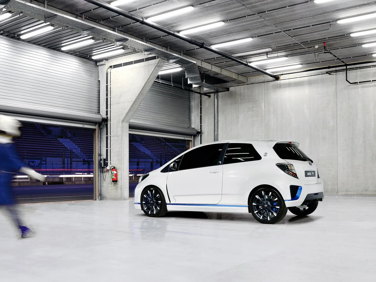 Toyota Yaris Hybrid-R Concept (2013) - Rear Three-Quarter