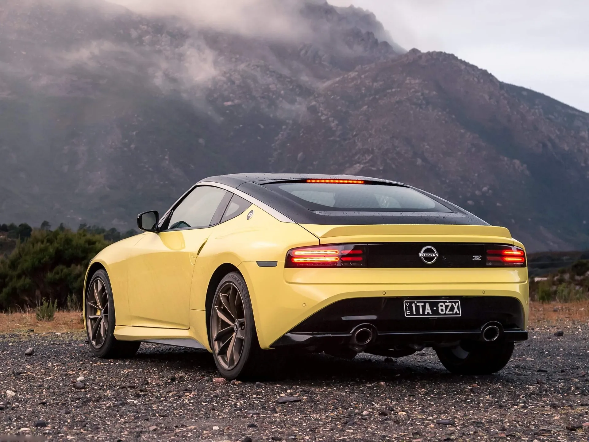 Nissan Z [AU] (2023) – zadní tříčtvrteční pohled
