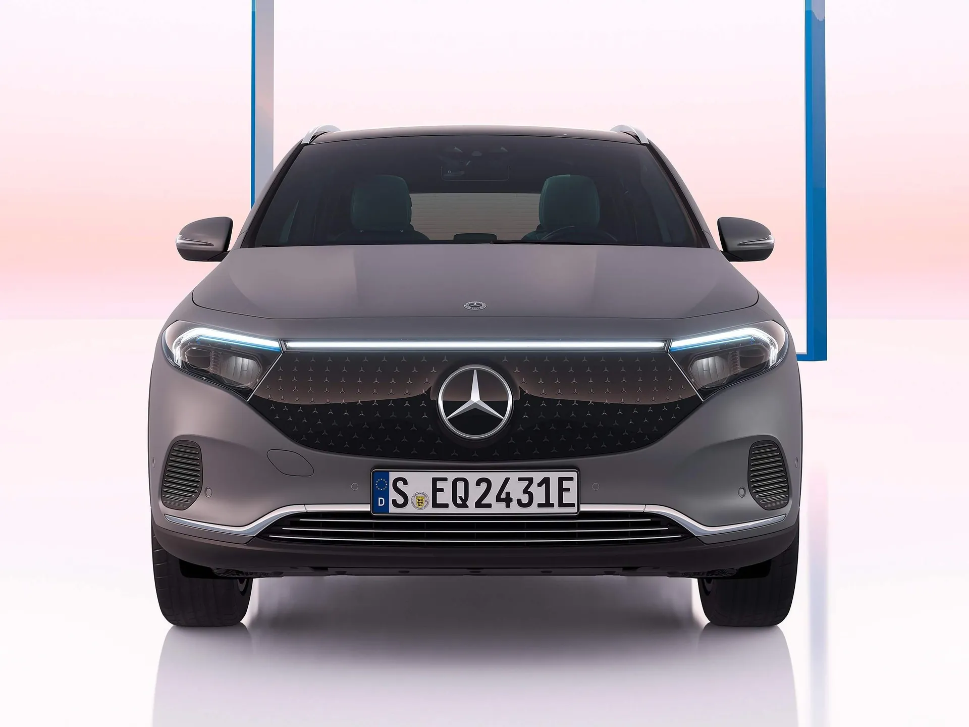 Mercedes-Benz EQA (2024) - Front