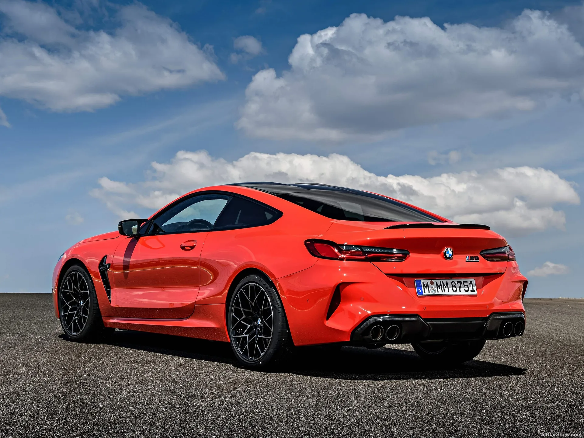 BMW M8 Competition Coupe (2020) – zadní tříčtvrteční pohled