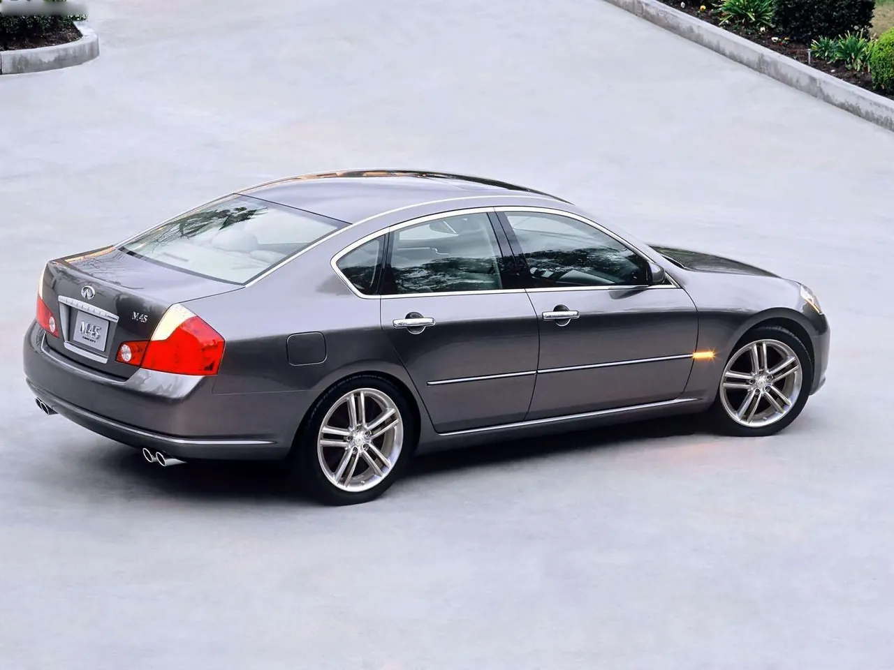 Infiniti M45 Concept (2004) – zadní tříčtvrteční pohled