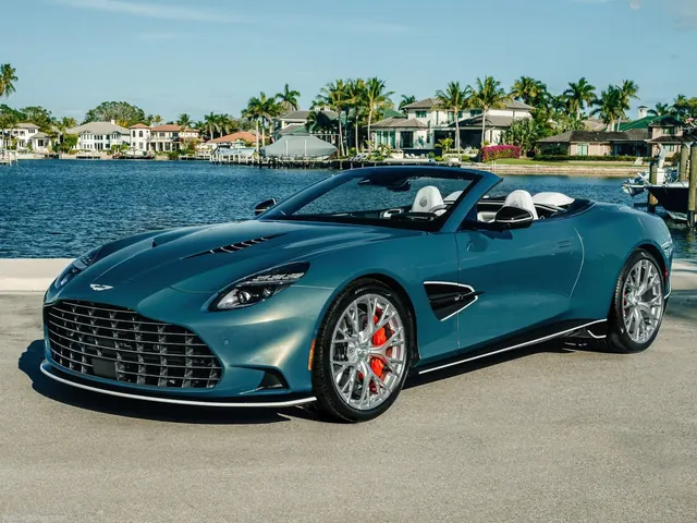 Aston Martin Vanquish Volante Wave Edition (2026)