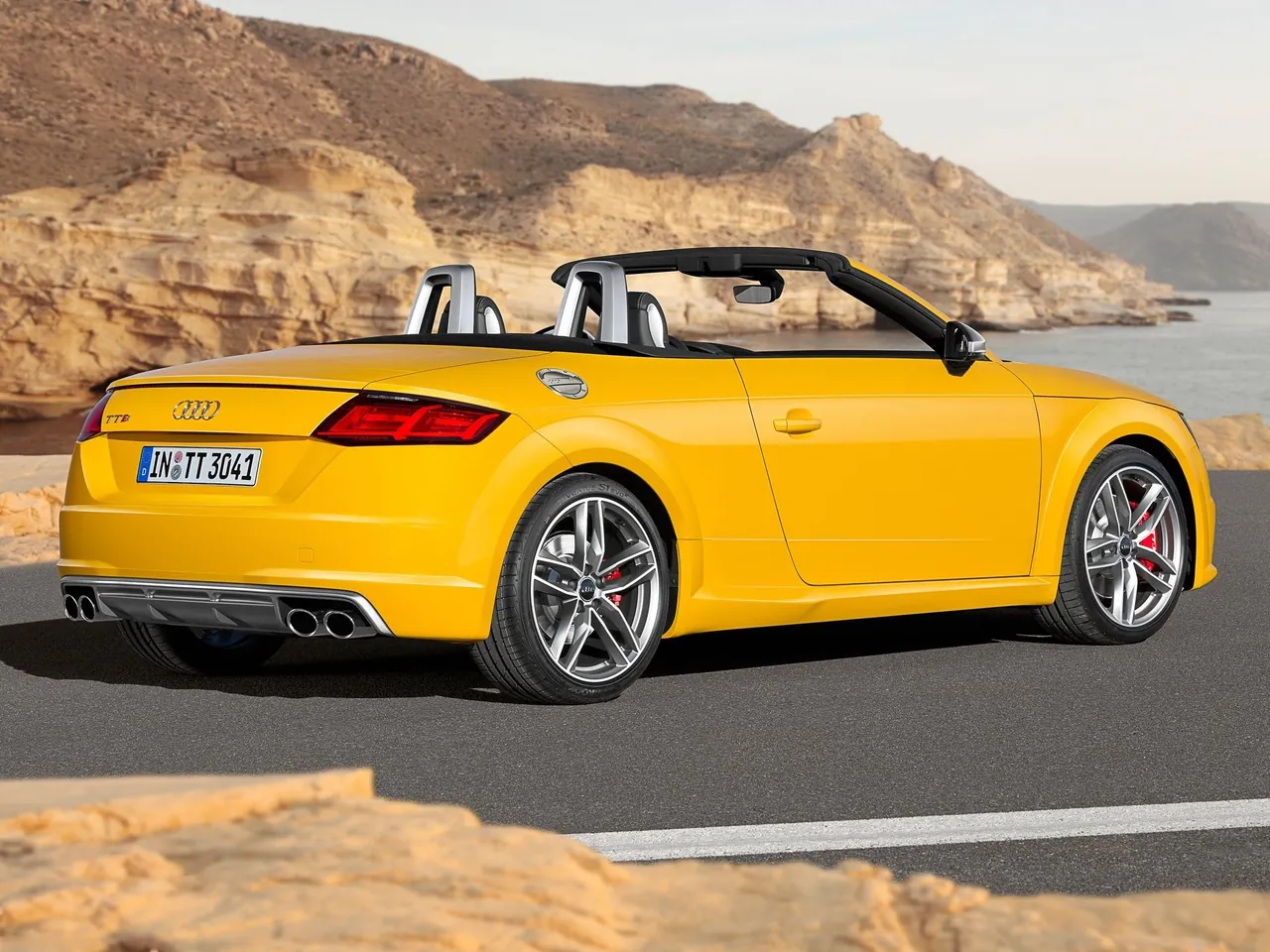 Audi TTS Roadster (2015) – zadní tříčtvrteční pohled