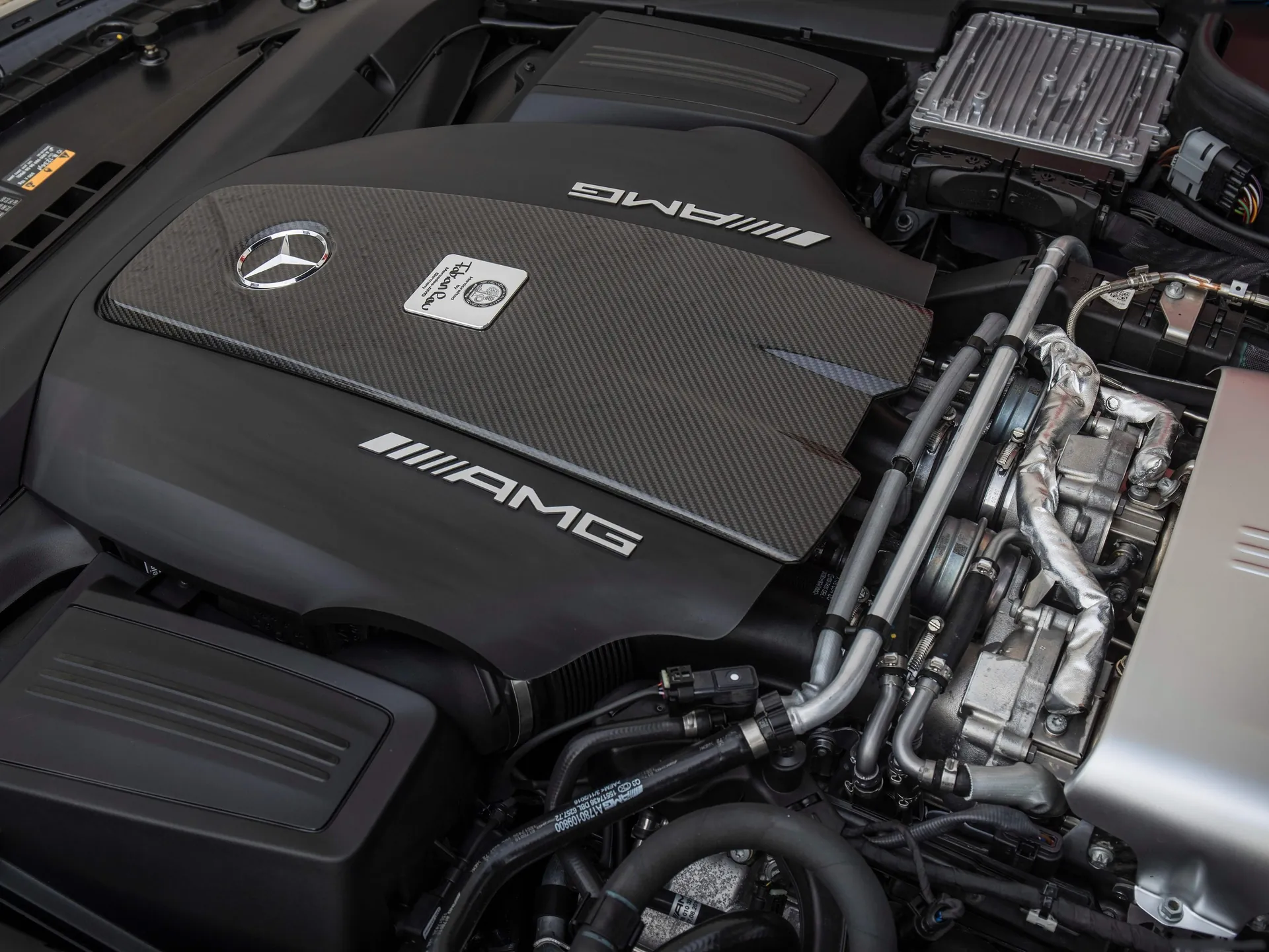 Mercedes-Benz AMG GT C Edition 50 (2018) – motorový prostor