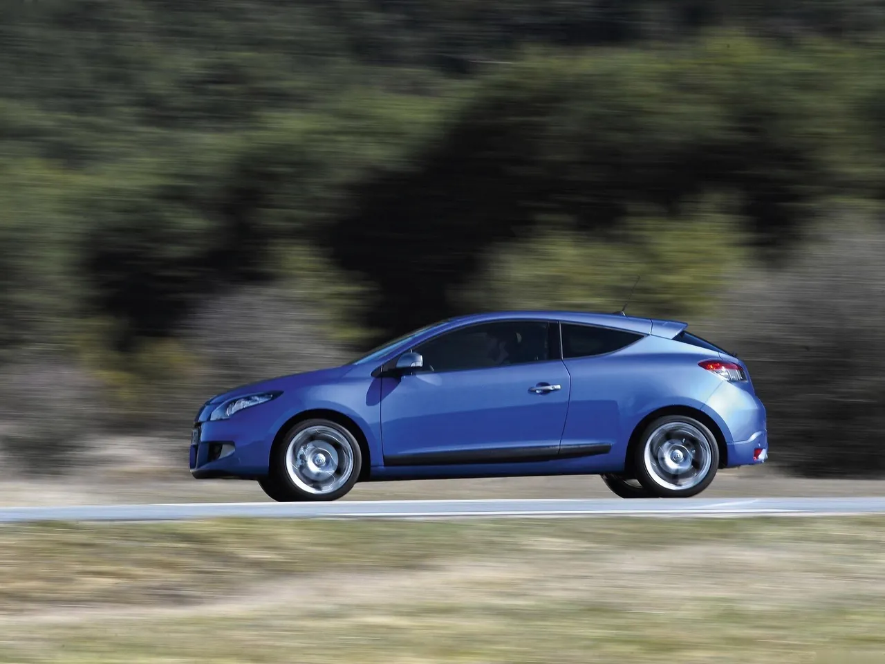 Renault Megane Coupe GT (2011) – boční profil