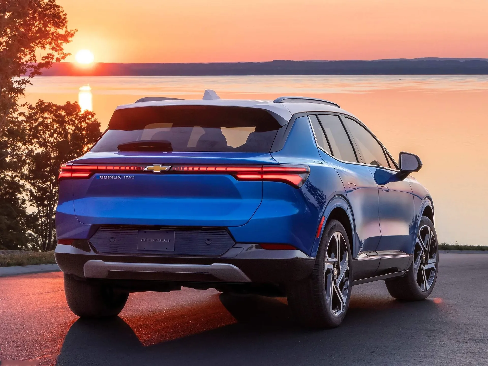 Chevrolet Equinox EV (2024) – zadní tříčtvrteční pohled