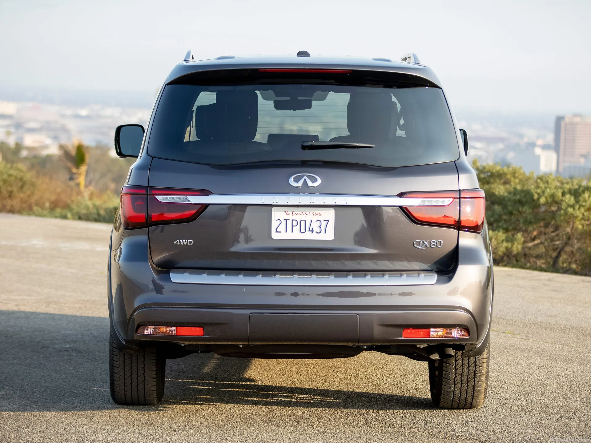 Infiniti QX80 (2022) – zezadu