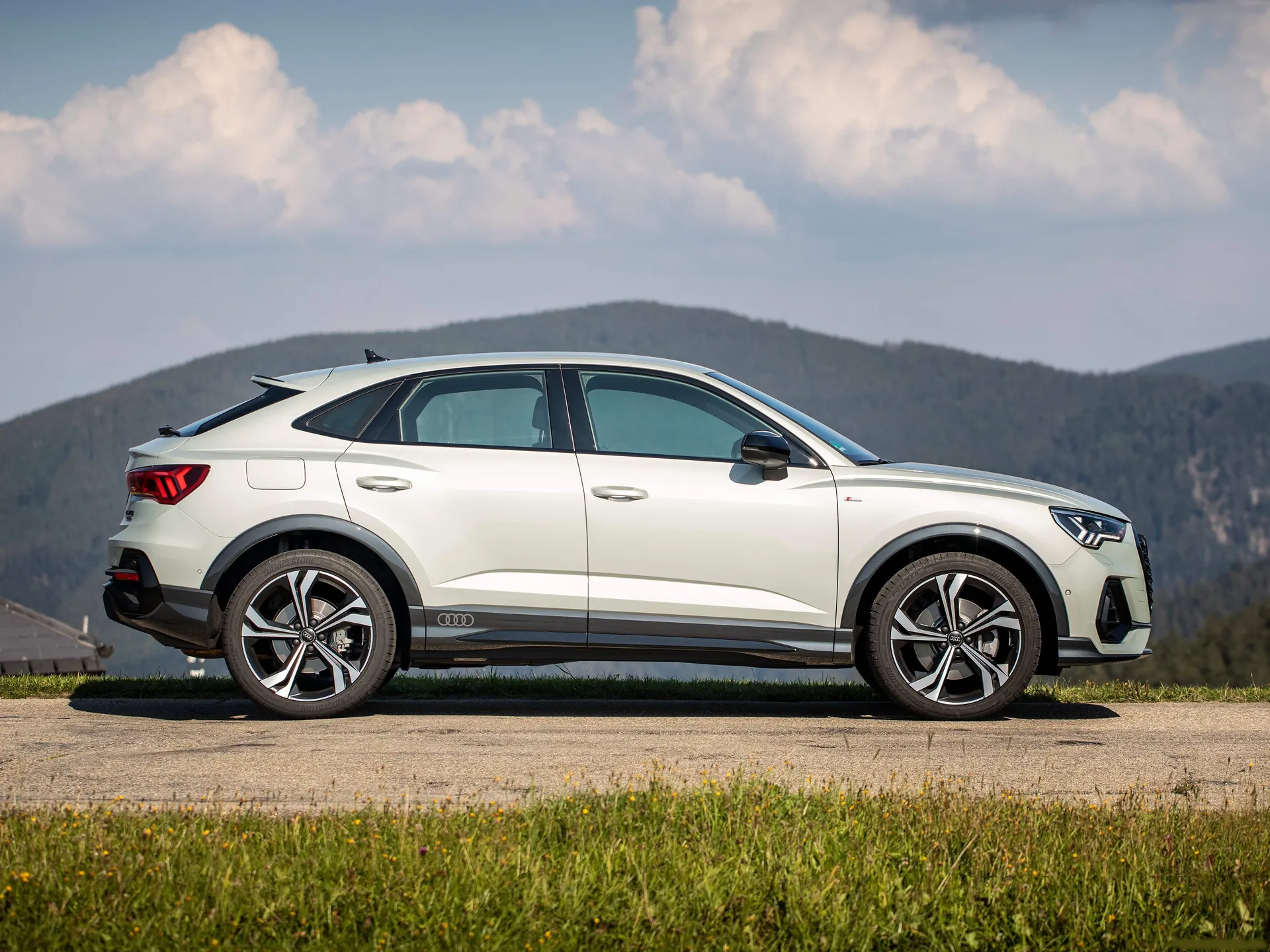Audi Q3 Sportback (2020) – boční profil