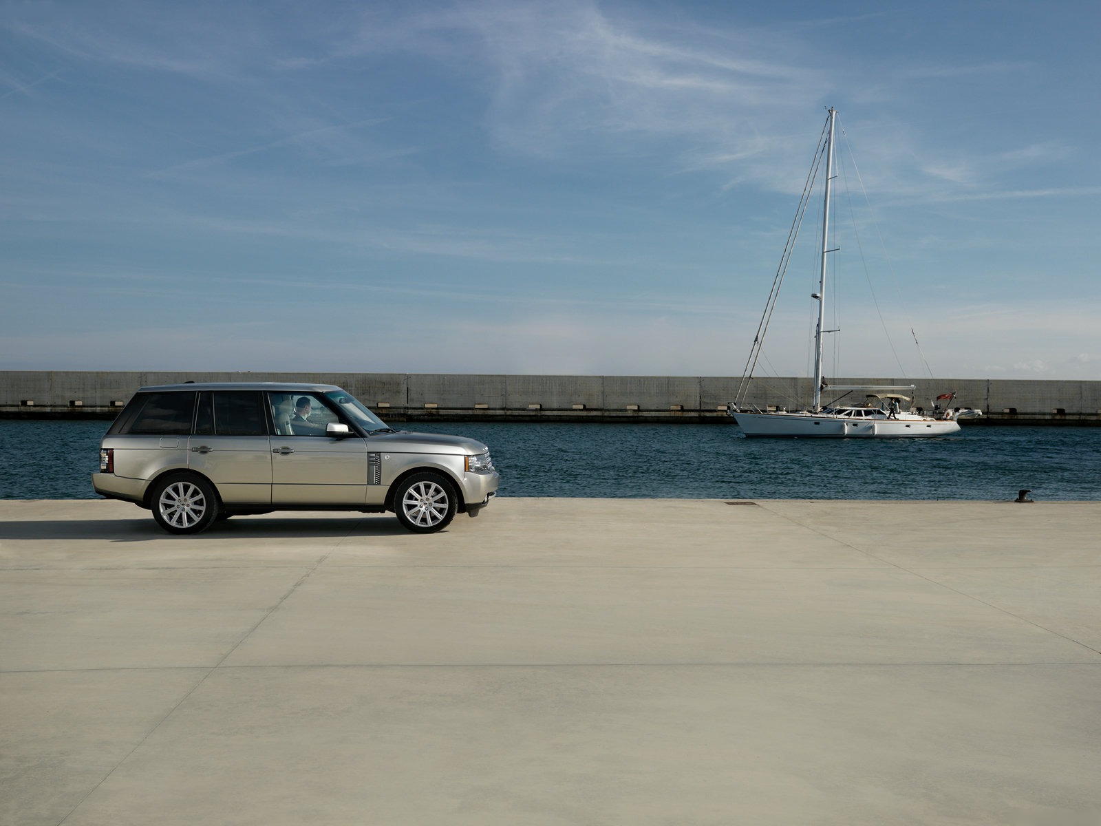 Land Rover Range Rover (2010) - Side Profile