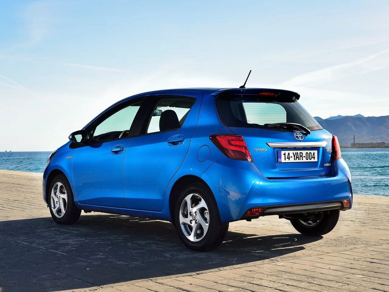 Toyota Yaris (2015) – zadní tříčtvrteční pohled