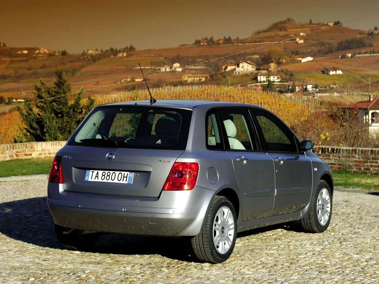 Fiat Stilo M.Y. 1.9 Multijet 5door (2004) – zadní tříčtvrteční pohled