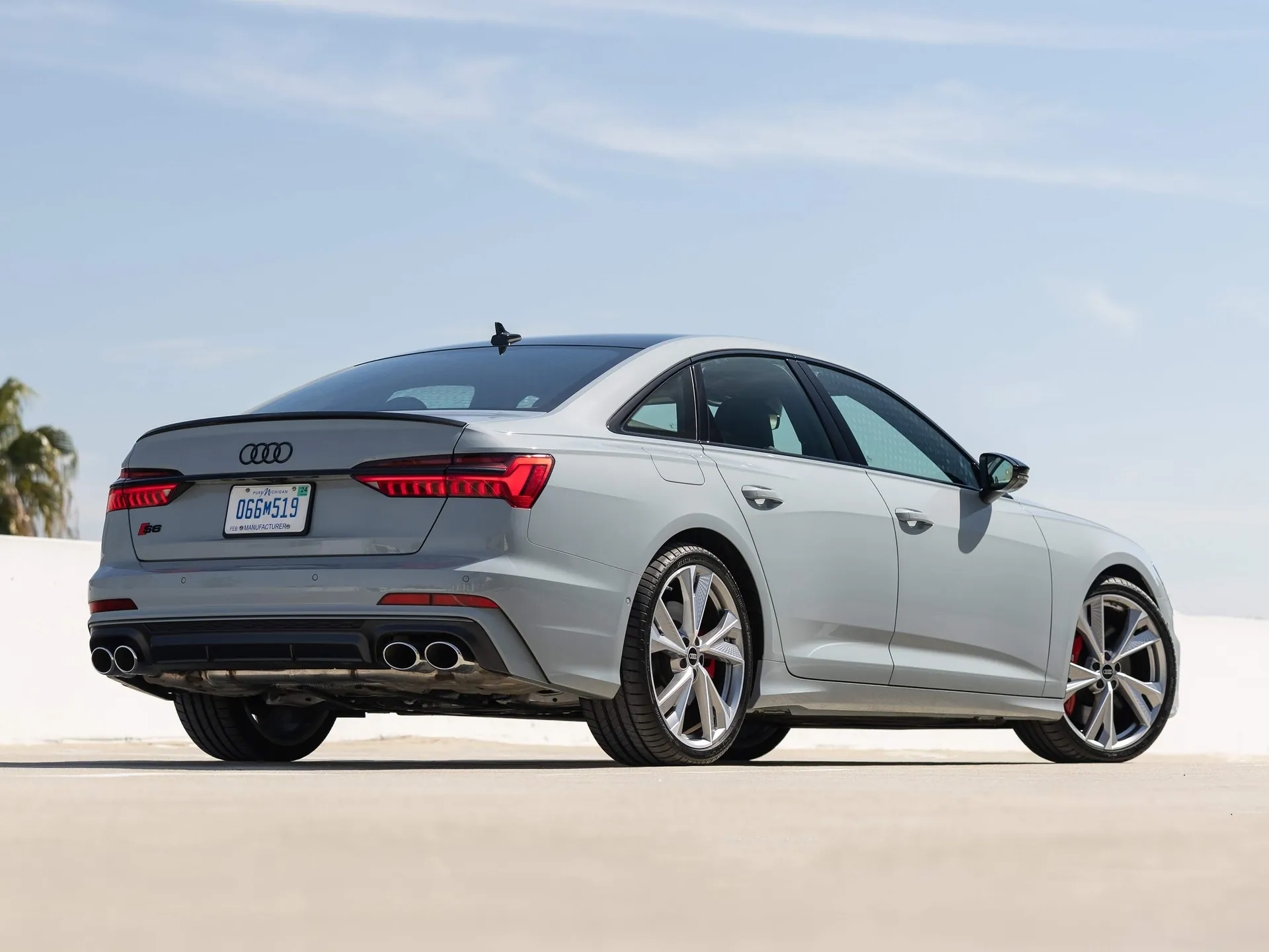 Audi S6 Design Edition [US] (2023) – zadní tříčtvrteční pohled