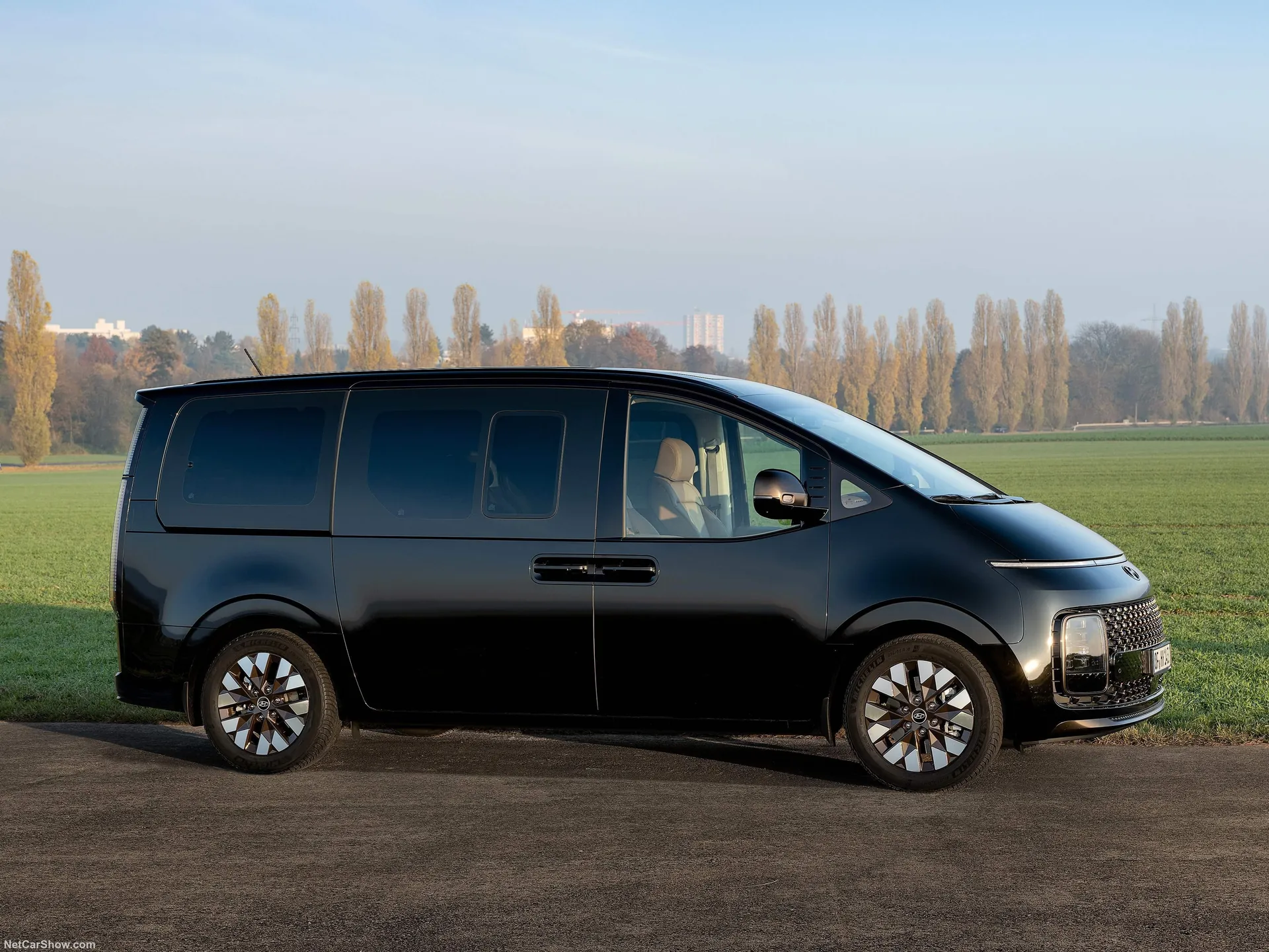 Hyundai Staria (2022) – boční profil