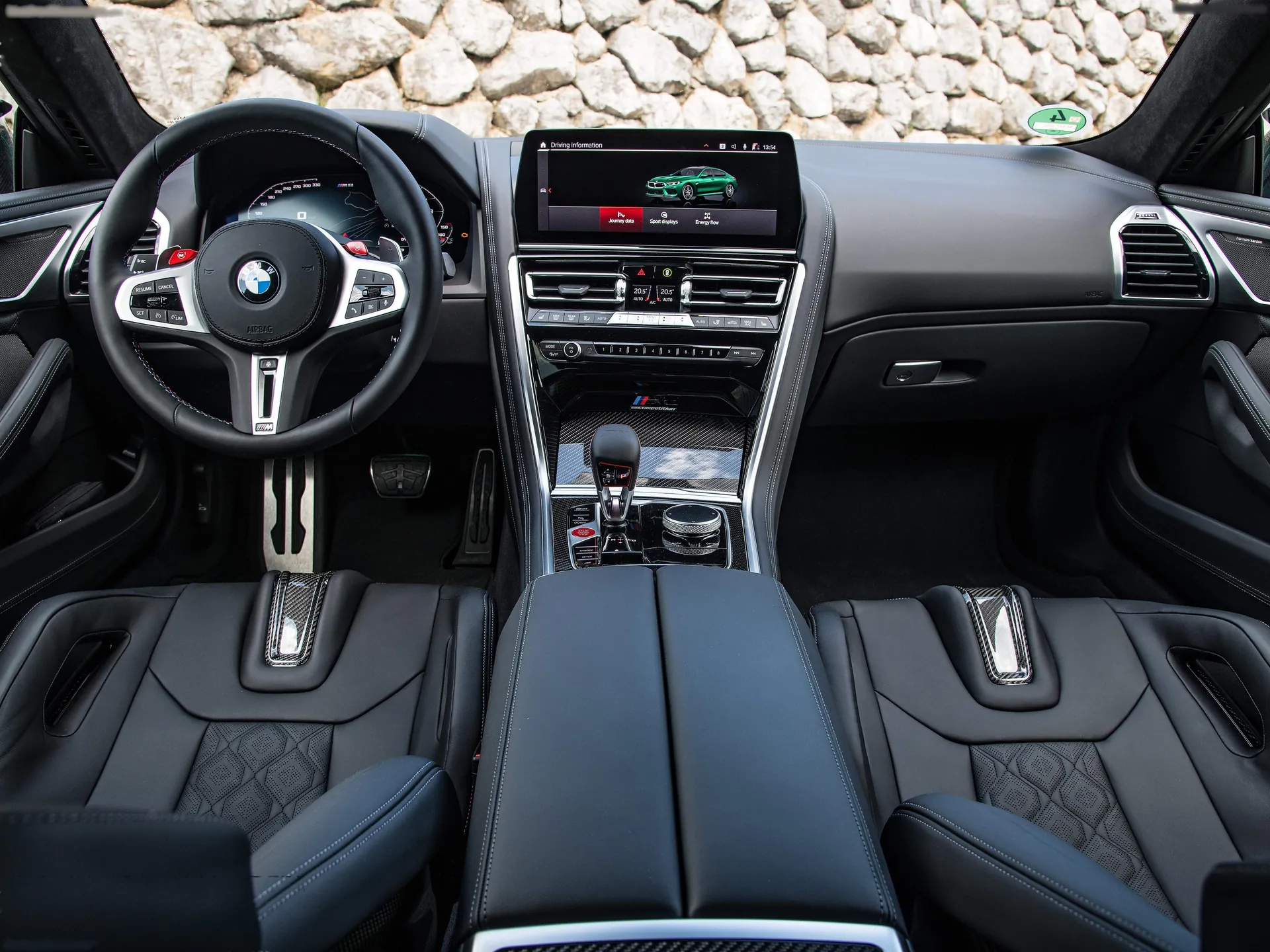 BMW M8 Competition Gran Coupe (2023) – interiér