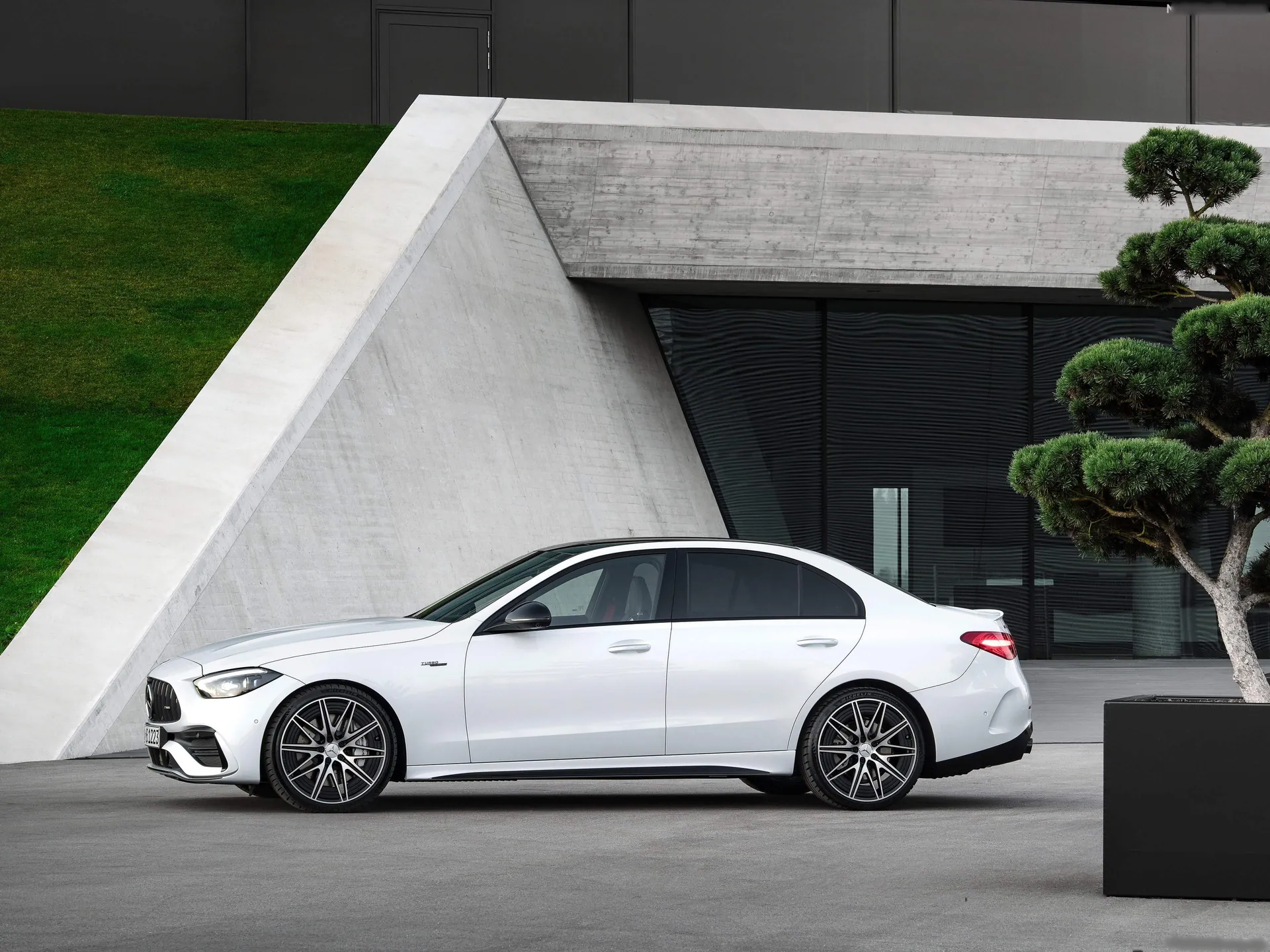Mercedes-Benz C43 AMG (2023) - Side Profile