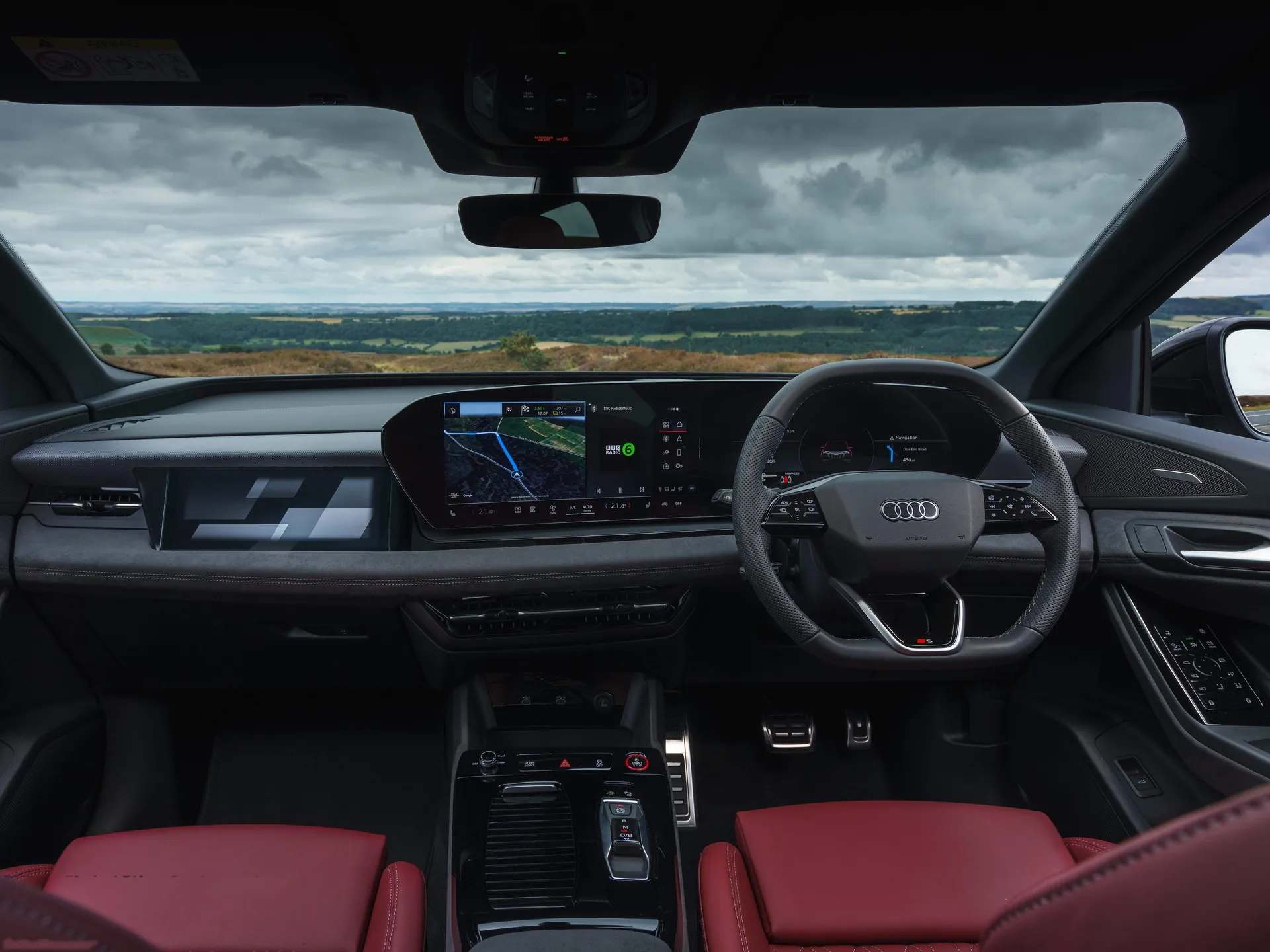 Audi SQ6 Sportback e-tron [UK] (2025) – interiér