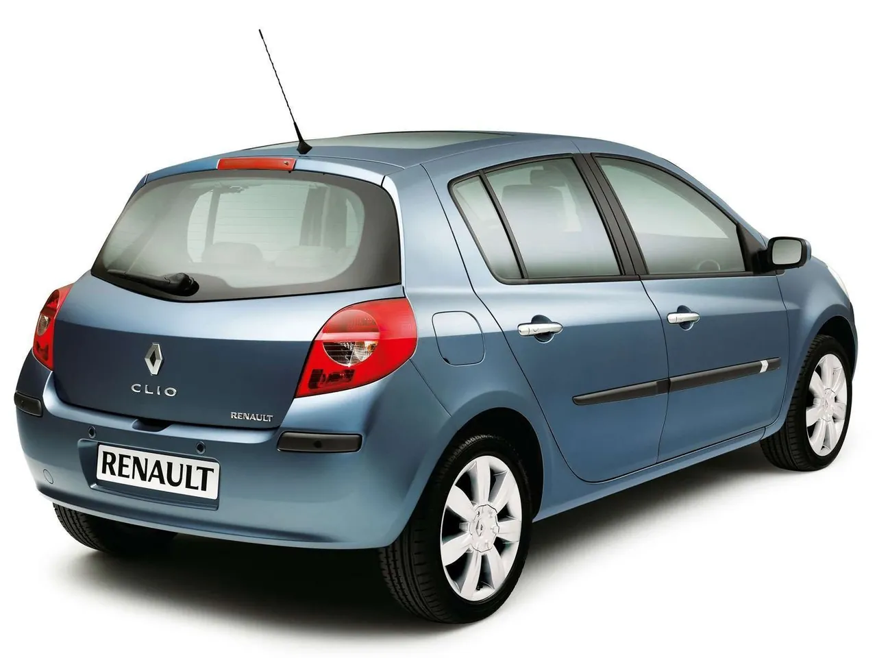Renault Clio III 5door (2005) – zadní tříčtvrteční pohled
