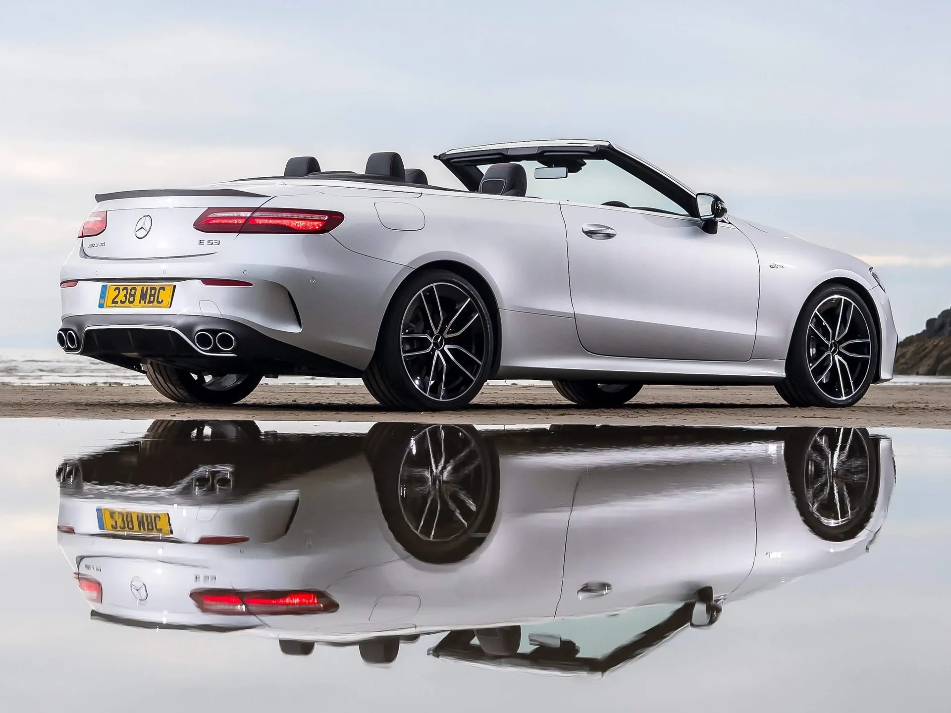 Mercedes-Benz E53 AMG Cabriolet (2019) – zadní tříčtvrteční pohled