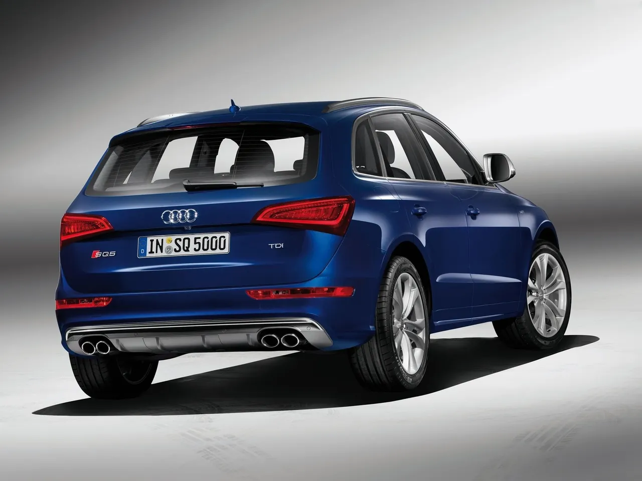 Audi SQ5 TDI (2013) – zadní tříčtvrteční pohled