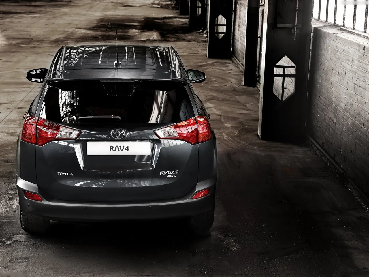 Toyota RAV4 [EU] (2013) – zezadu