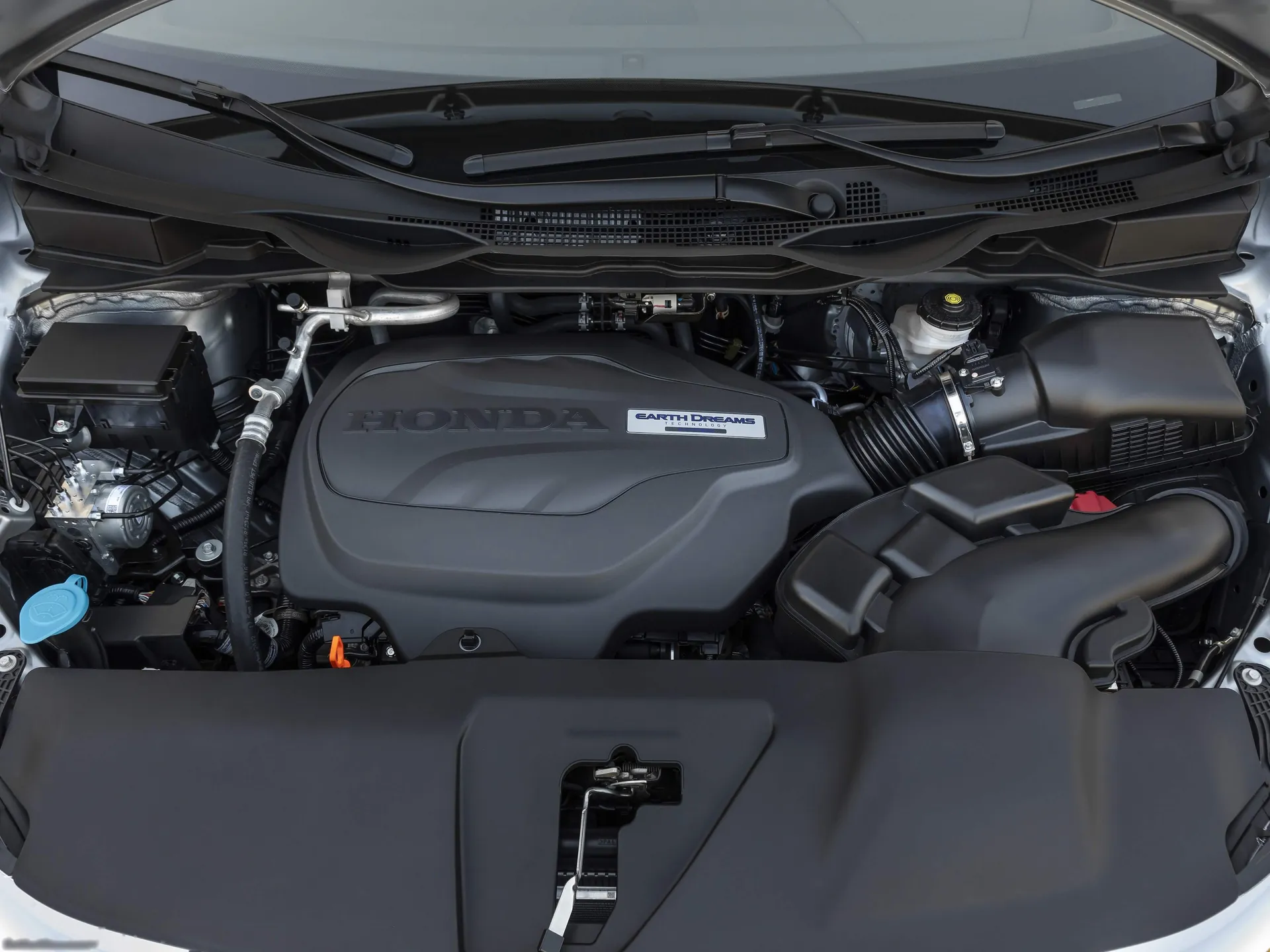 Honda Odyssey (2021) – motorový prostor