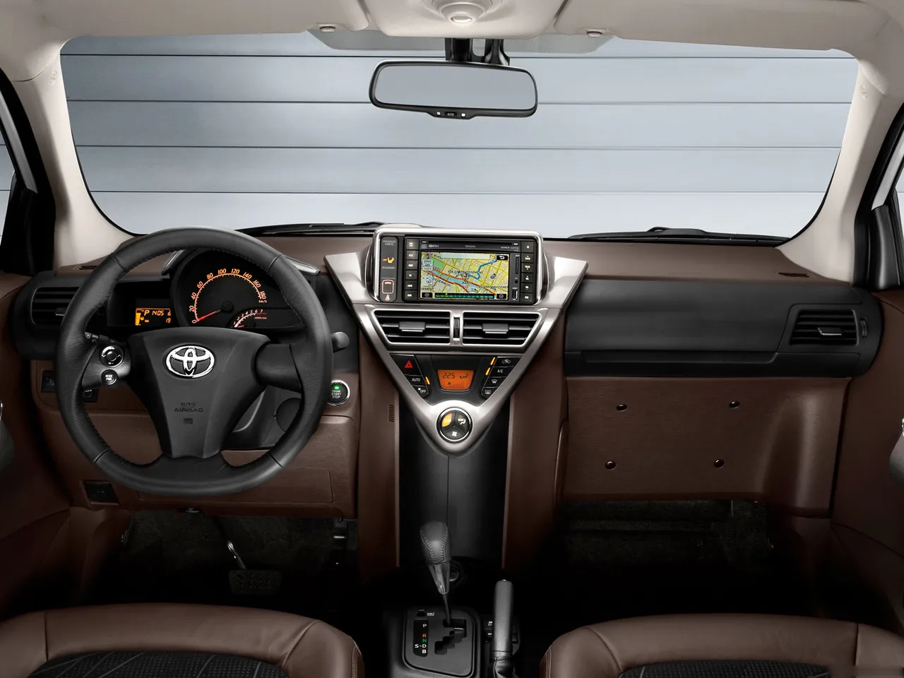 Toyota iQ (2009) – interiér
