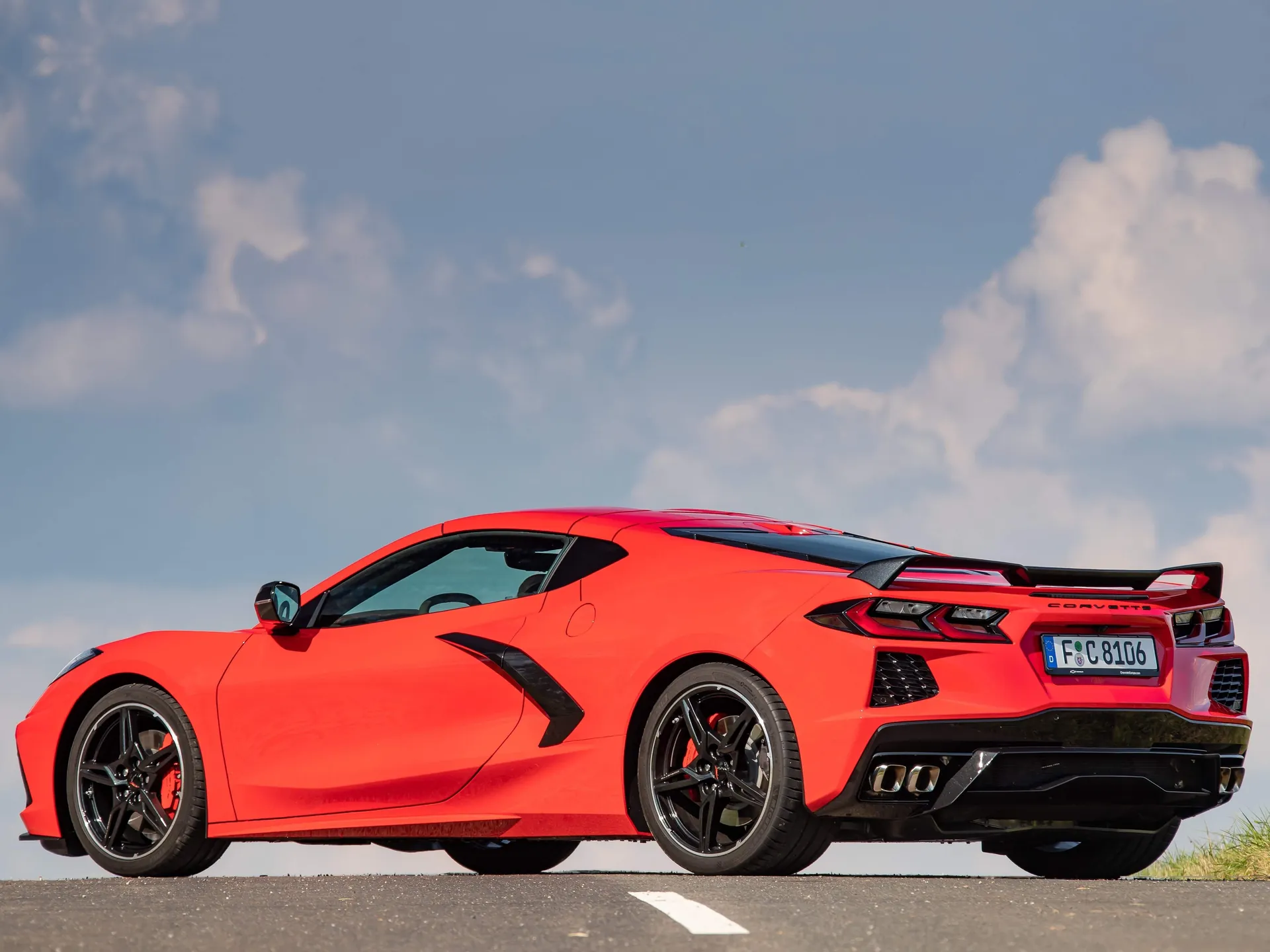 Chevrolet Corvette Stingray [EU] (2021) – zadní tříčtvrteční pohled