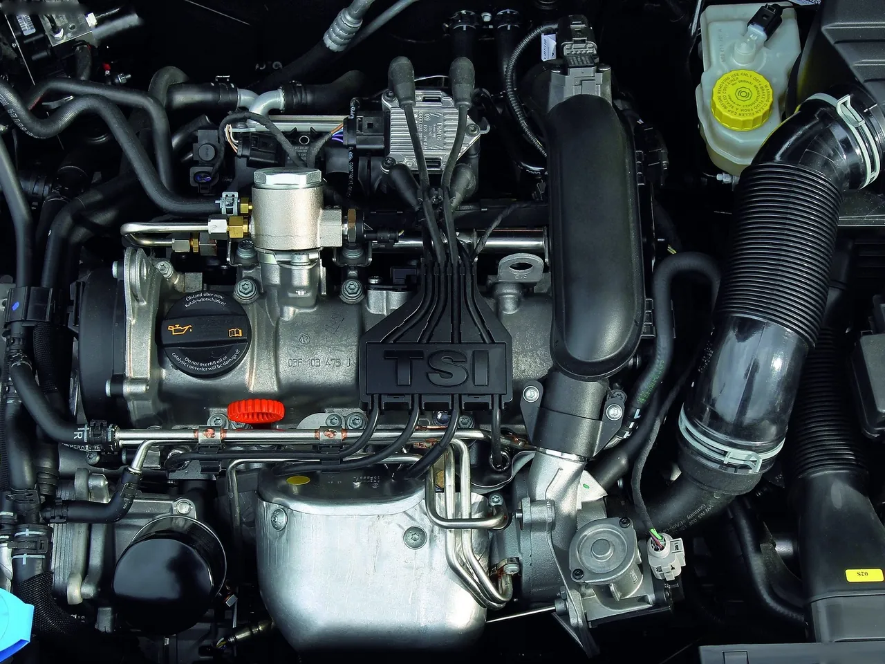 Volkswagen CrossPolo (2011) – motorový prostor