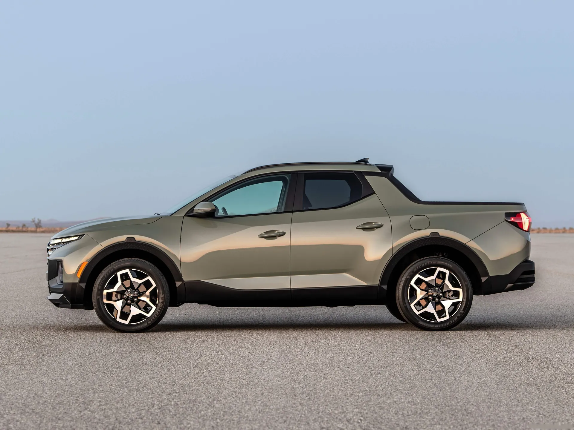 Hyundai Santa Cruz (2022) - Side Profile