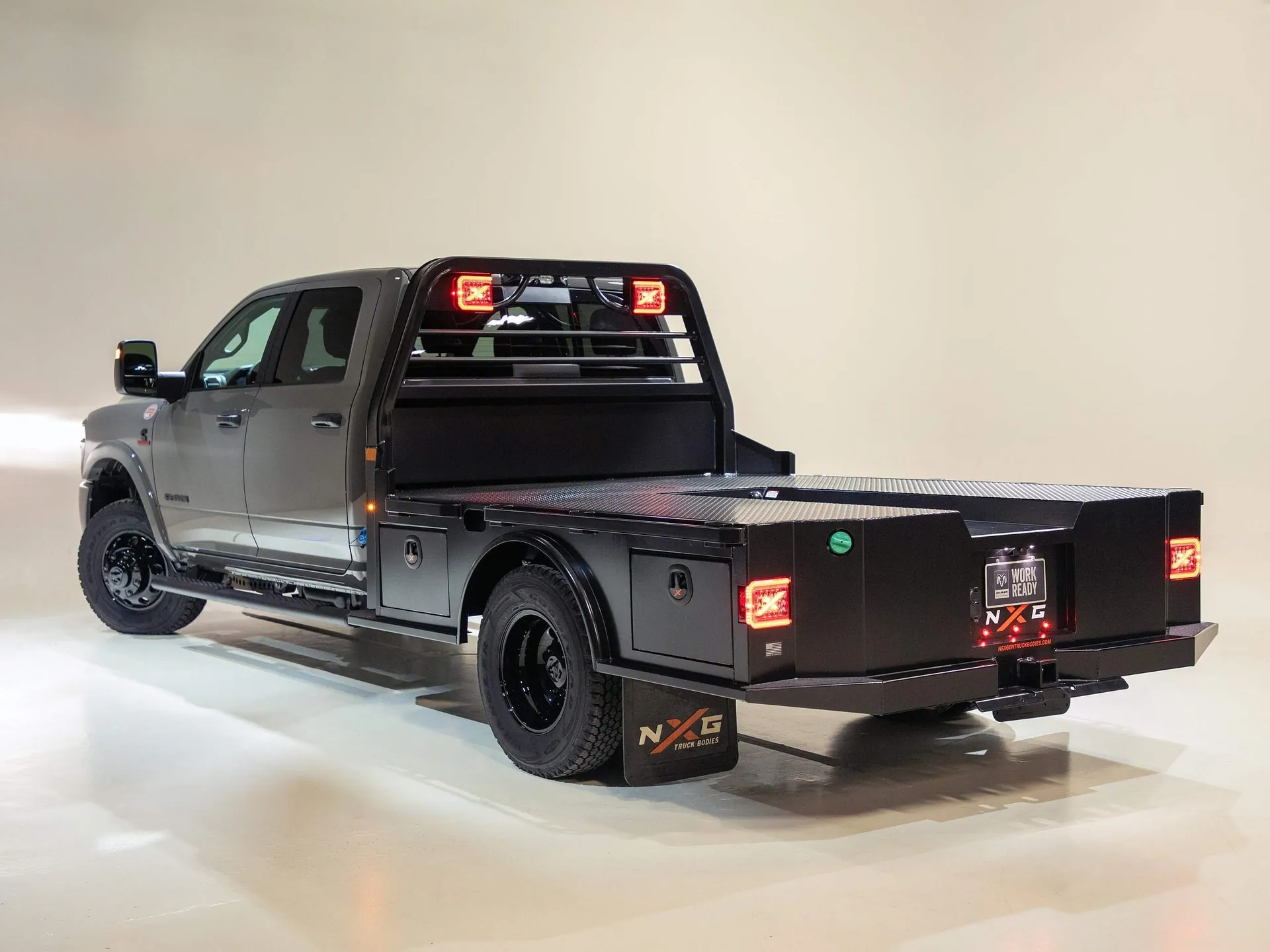Ram Chassis Cab Night Edition (2027) – zadní tříčtvrteční pohled