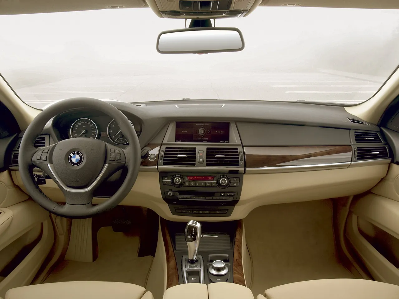 BMW X5 4.8i (2007) – interiér
