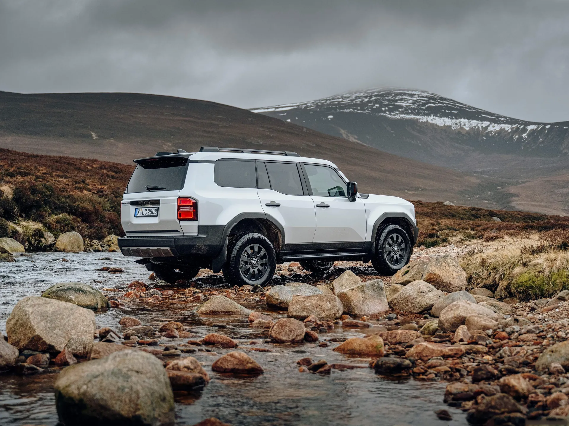 Toyota Land Cruiser 250 (2025) – zadní tříčtvrteční pohled
