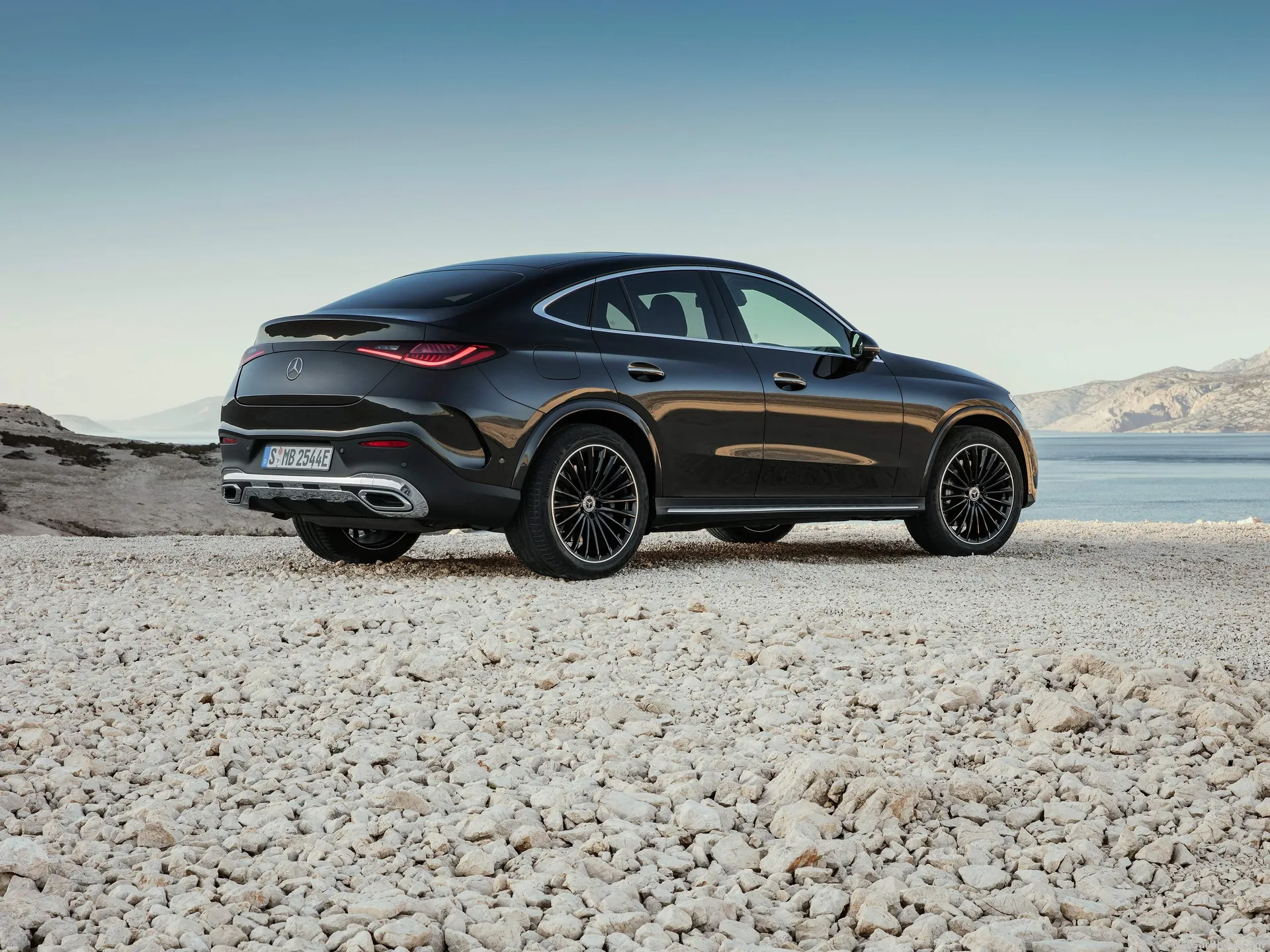 Mercedes-Benz GLC Coupe (2024) – zadní tříčtvrteční pohled