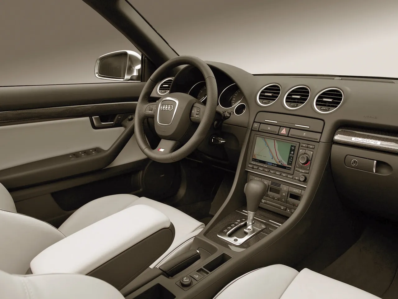 Audi S4 Cabriolet (2006) – interiér