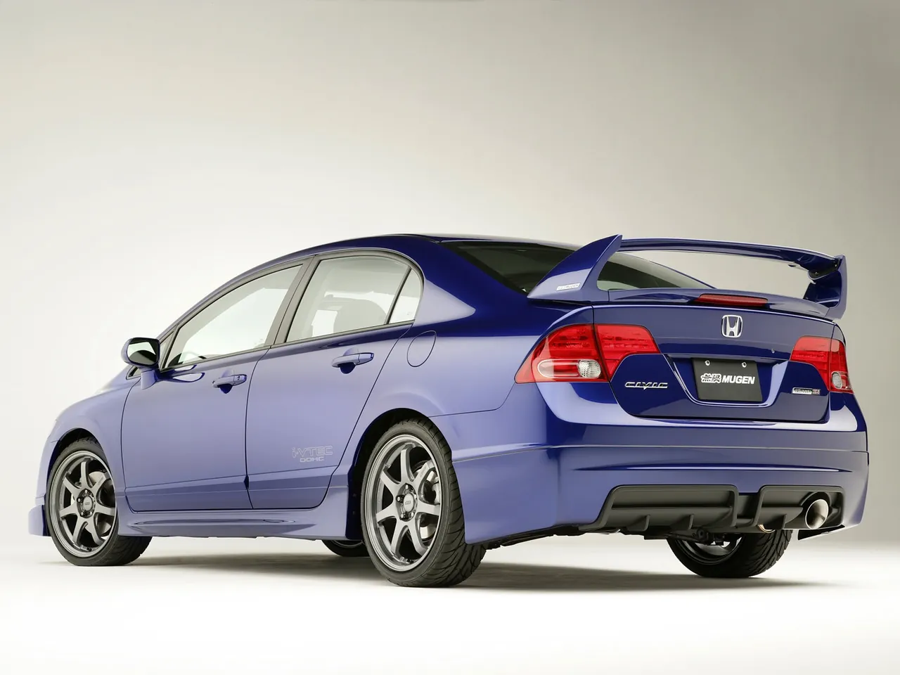 Honda Civic Mugen Si Sedan Prototype (2007) – zadní tříčtvrteční pohled
