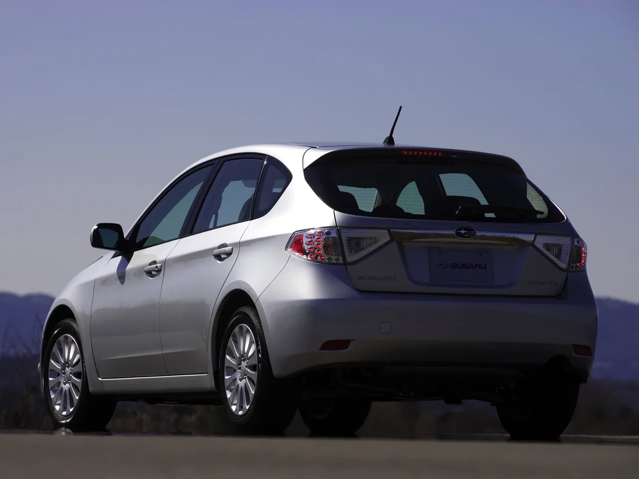 Subaru Impreza 5-Door (2008) – zadní tříčtvrteční pohled