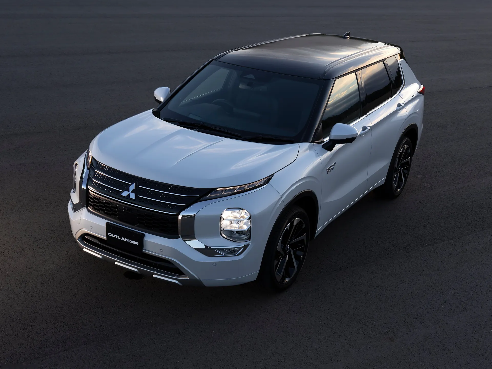 Mitsubishi Outlander PHEV (2022)