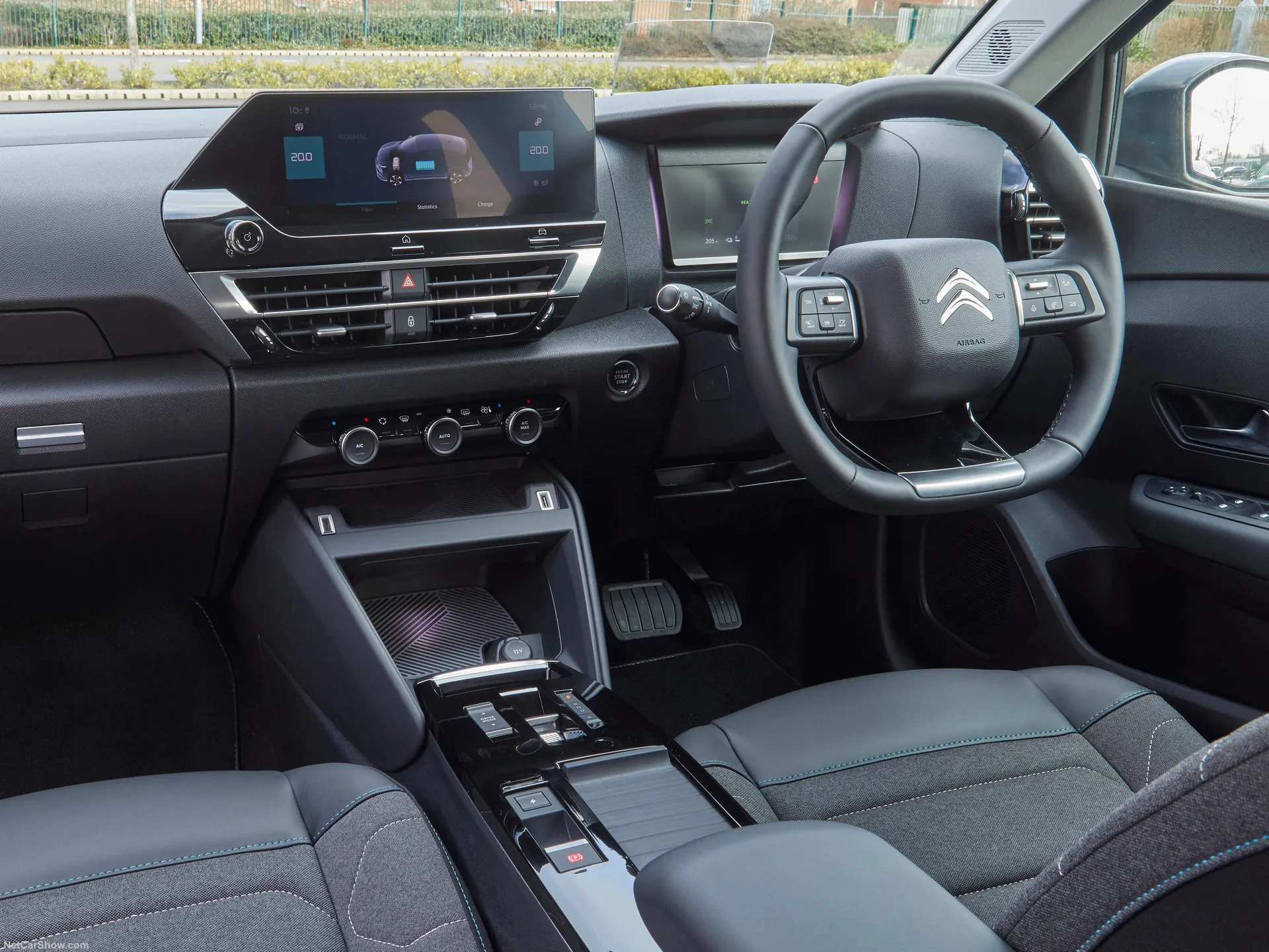 Citroen C4 [UK] (2021) – interiér