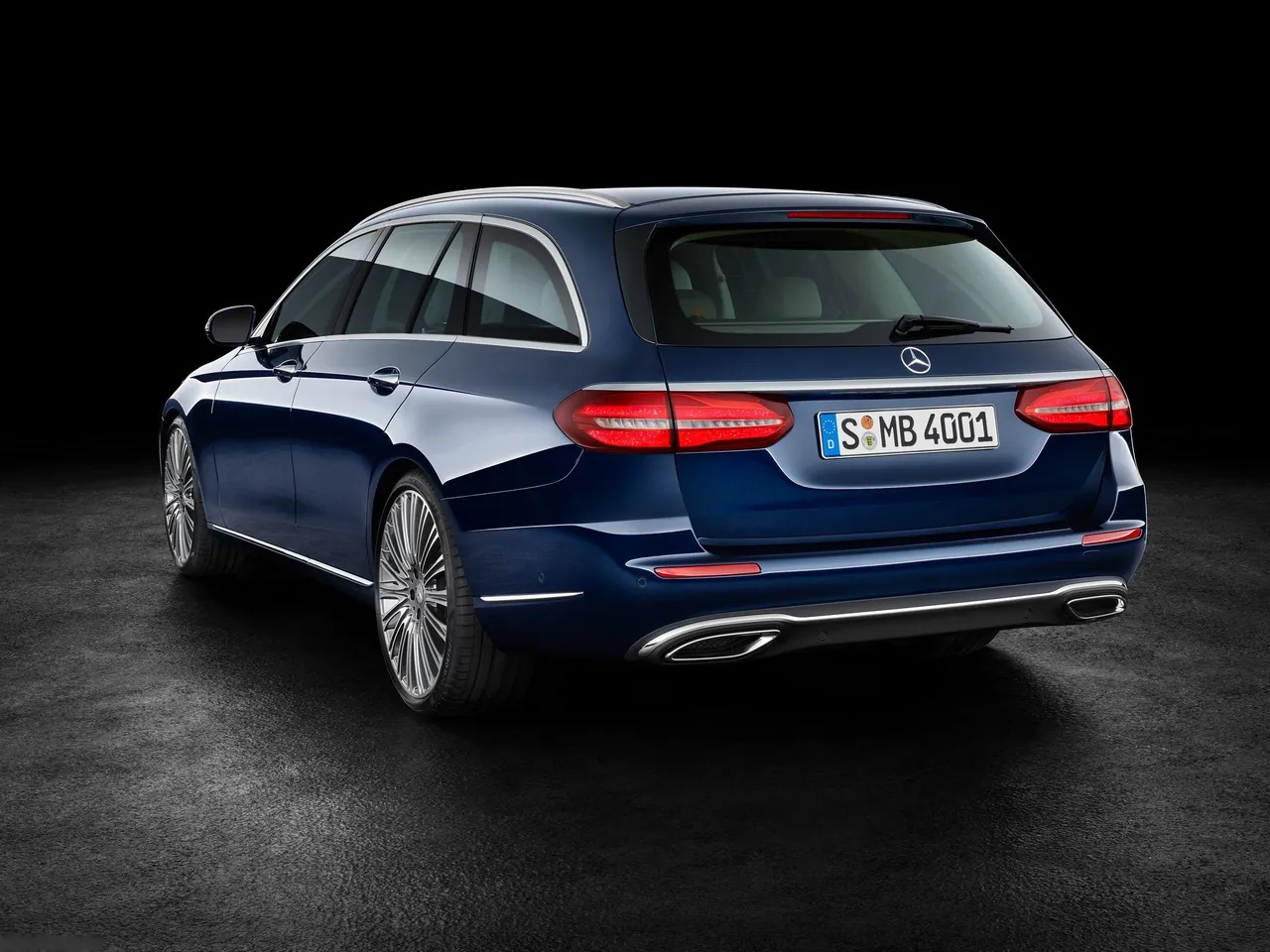 Mercedes-Benz E-Class Estate (2017) – zadní tříčtvrteční pohled