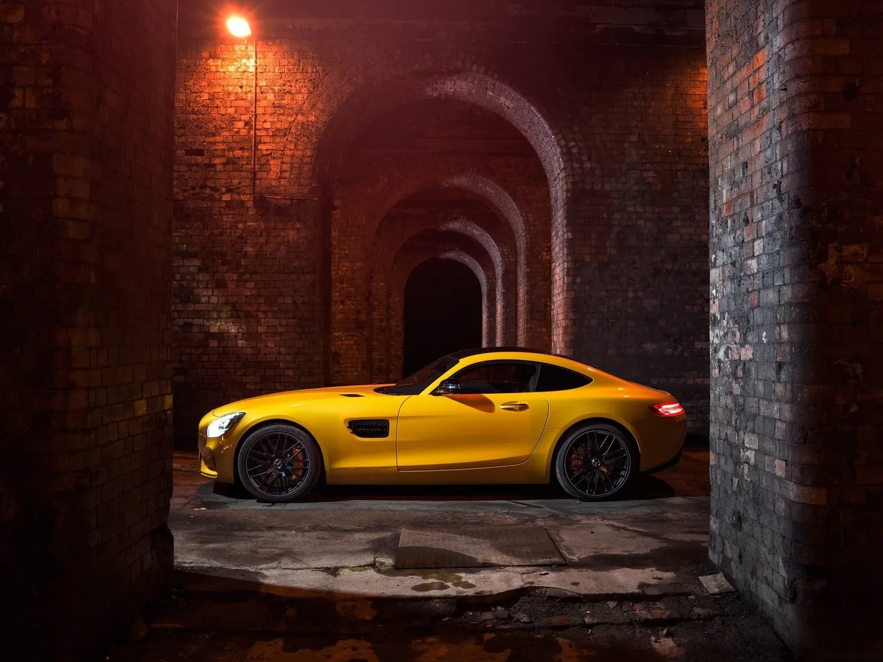 Mercedes-Benz AMG GT S [UK] (2016) - Side Profile