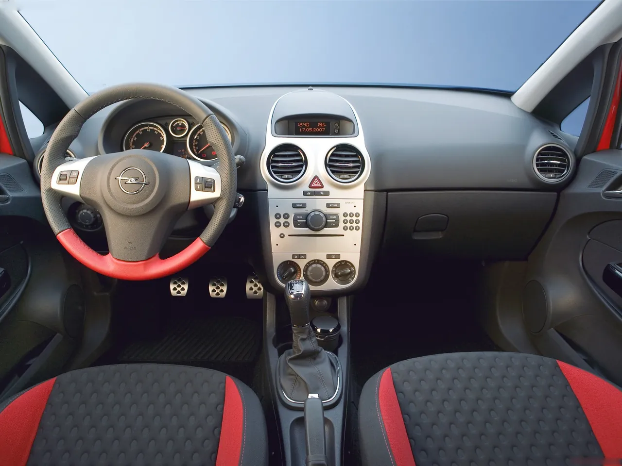 Opel Corsa GSi (2008) – interiér