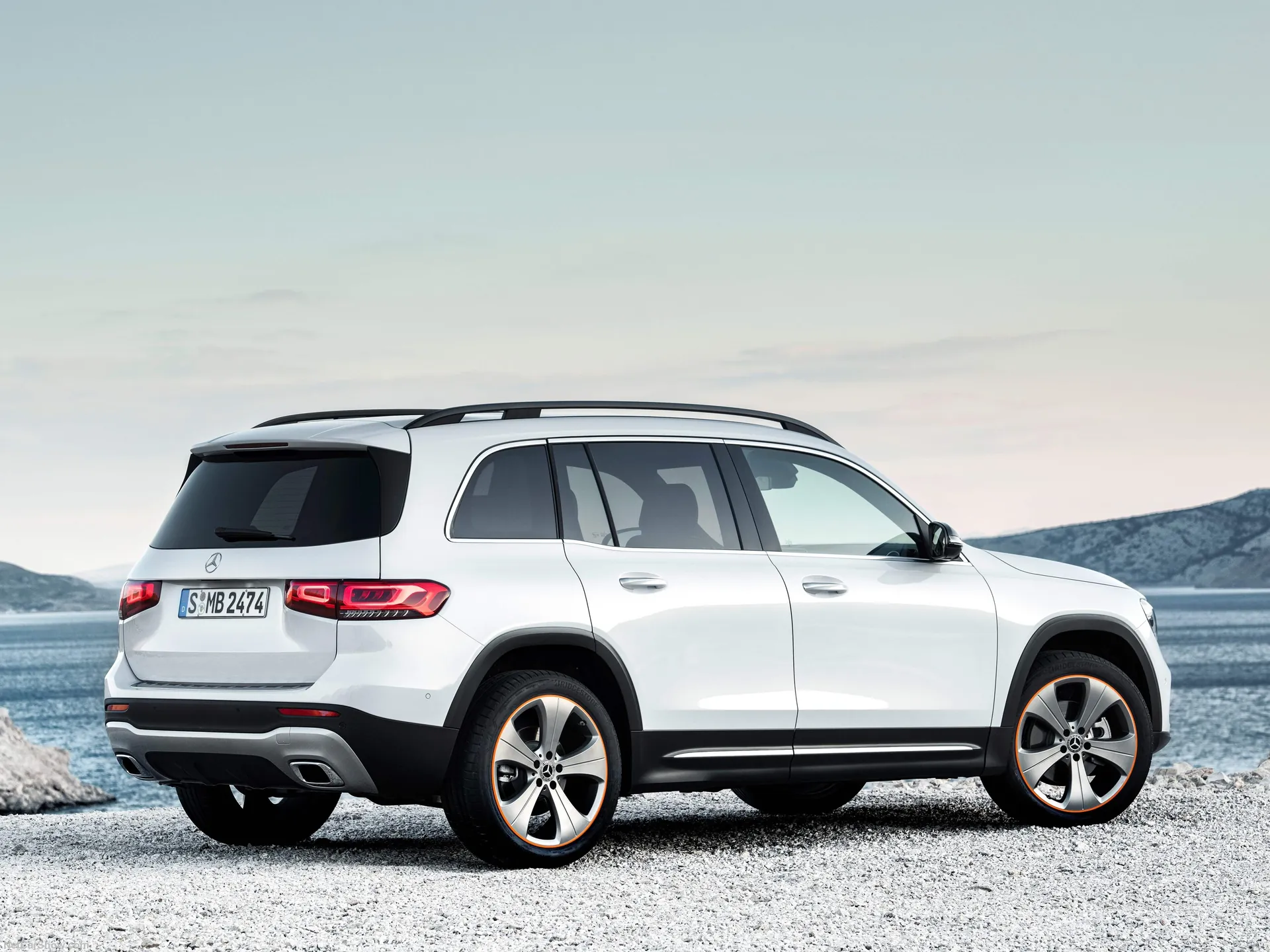Mercedes-Benz GLB (2020) – zadní tříčtvrteční pohled