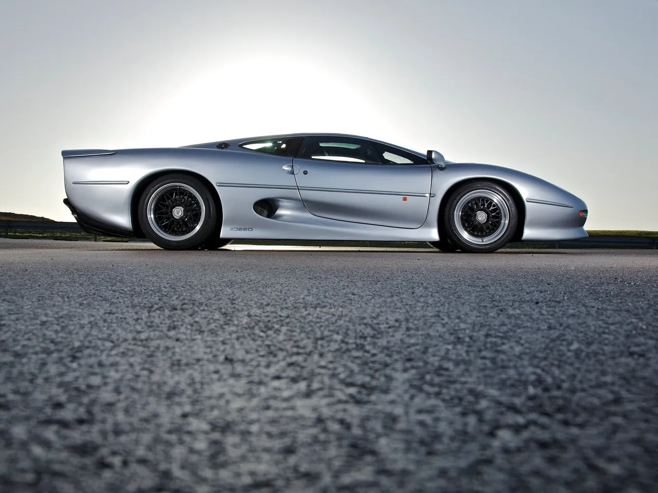 Jaguar XJ220 (1992) – boční profil