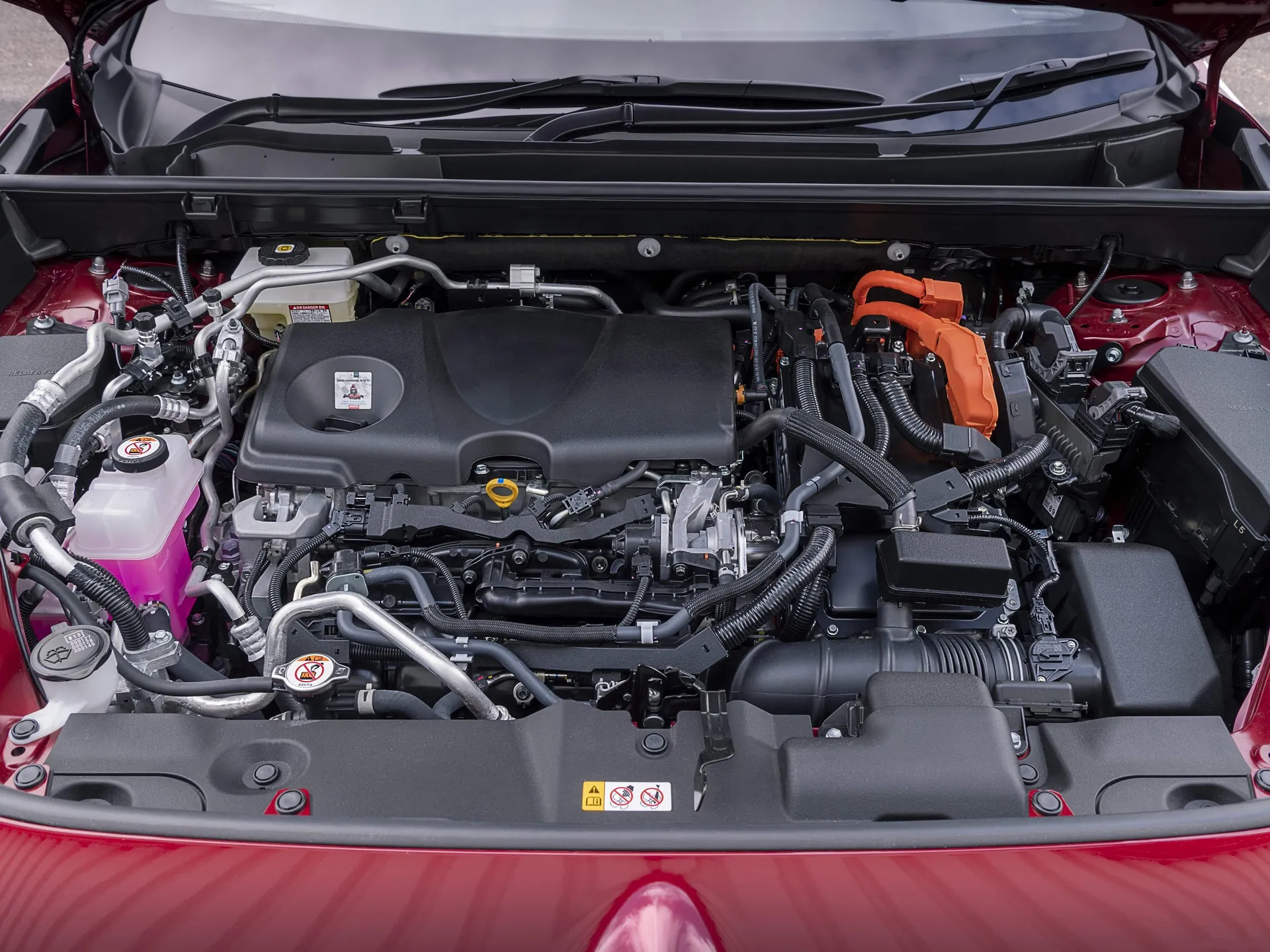 Suzuki Across (2021) – motorový prostor