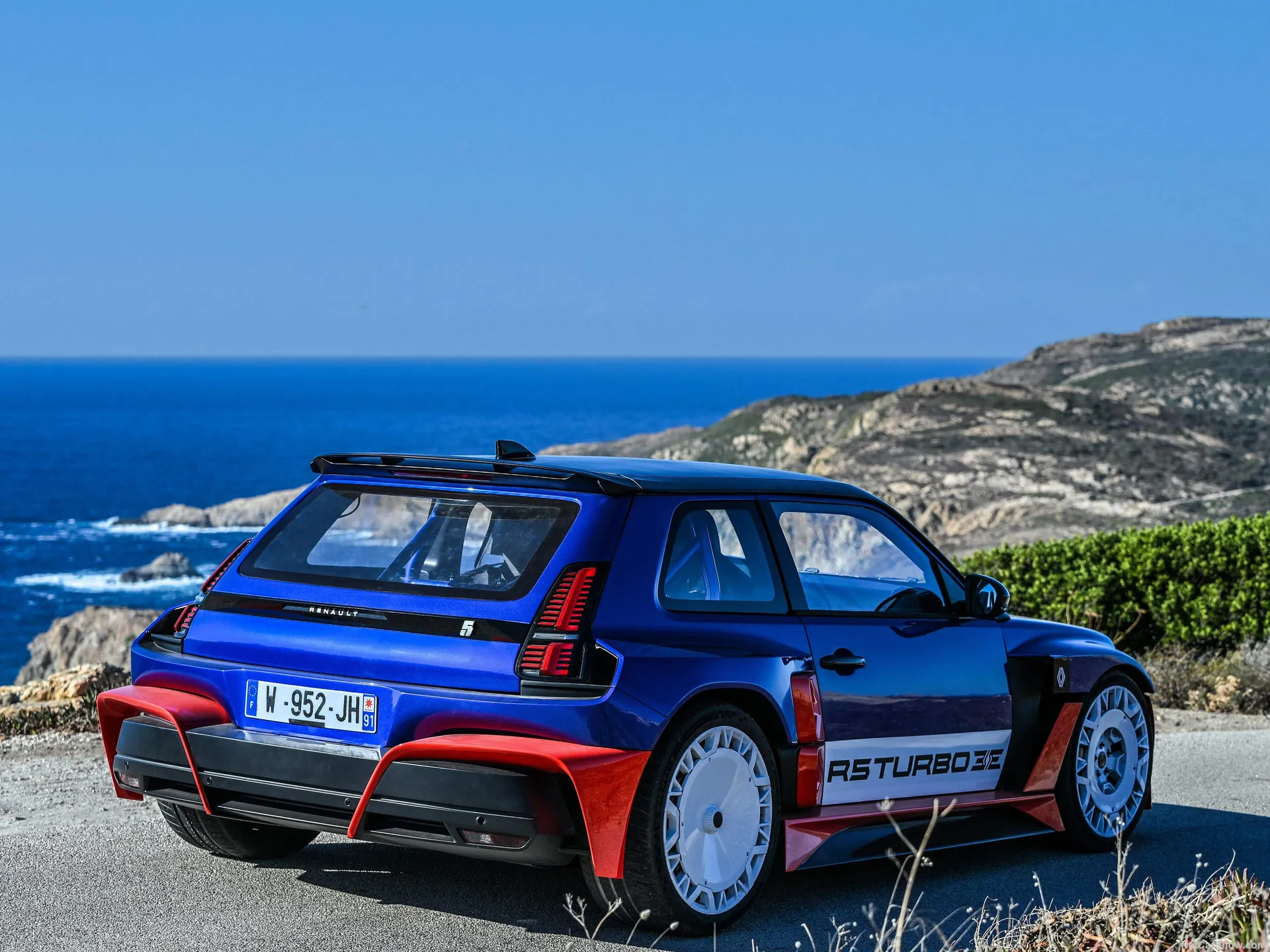 Renault 5 Turbo 3E (2027) – zadní tříčtvrteční pohled