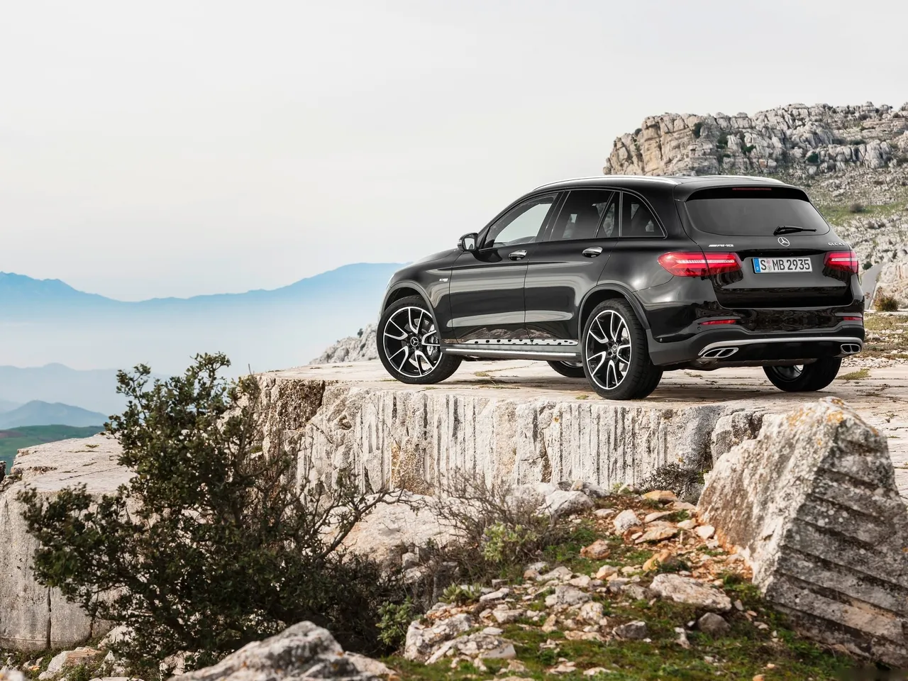 Mercedes-Benz GLC43 AMG 4Matic (2017) – zadní tříčtvrteční pohled