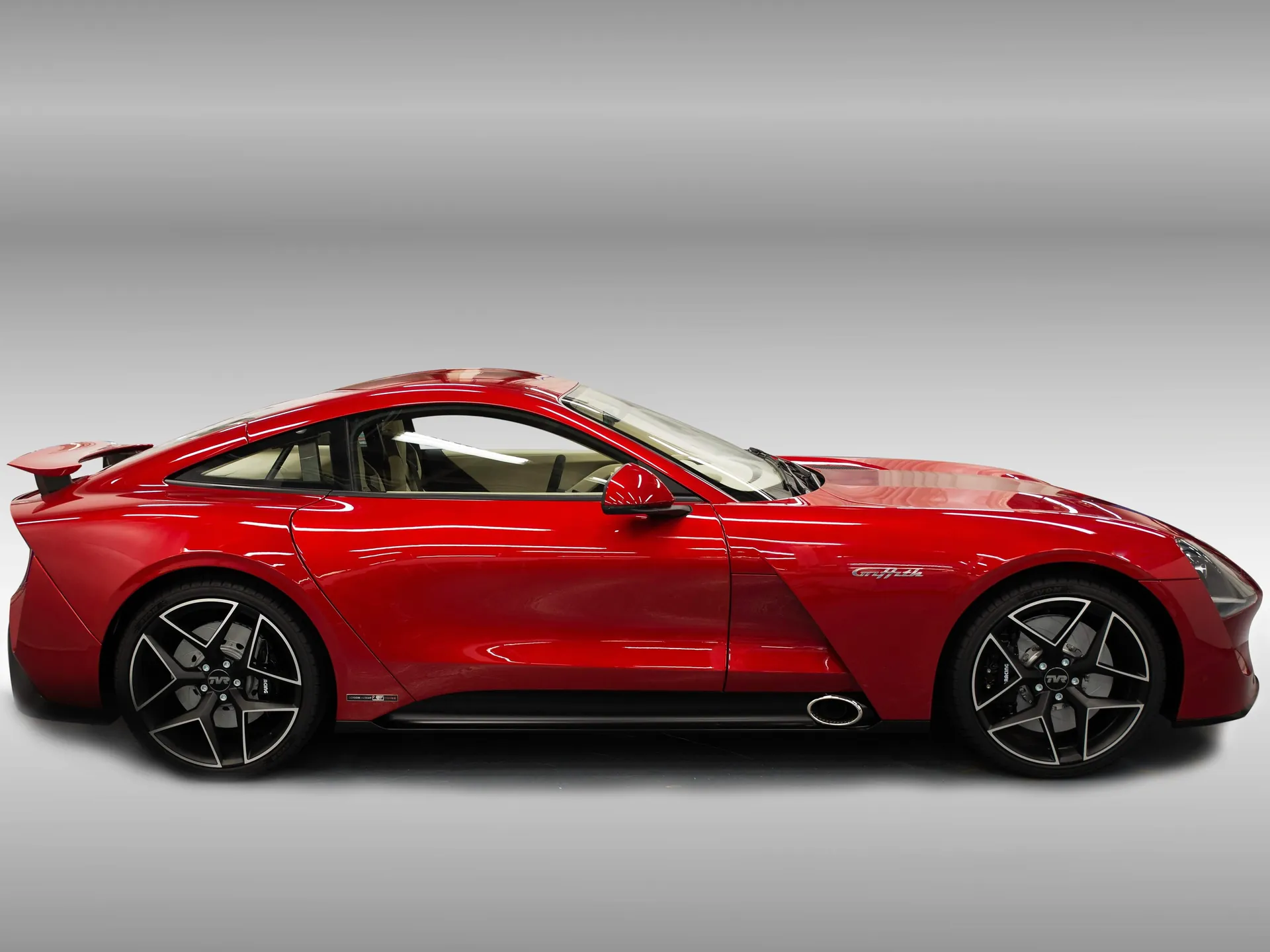 TVR Griffith (2019) – boční profil