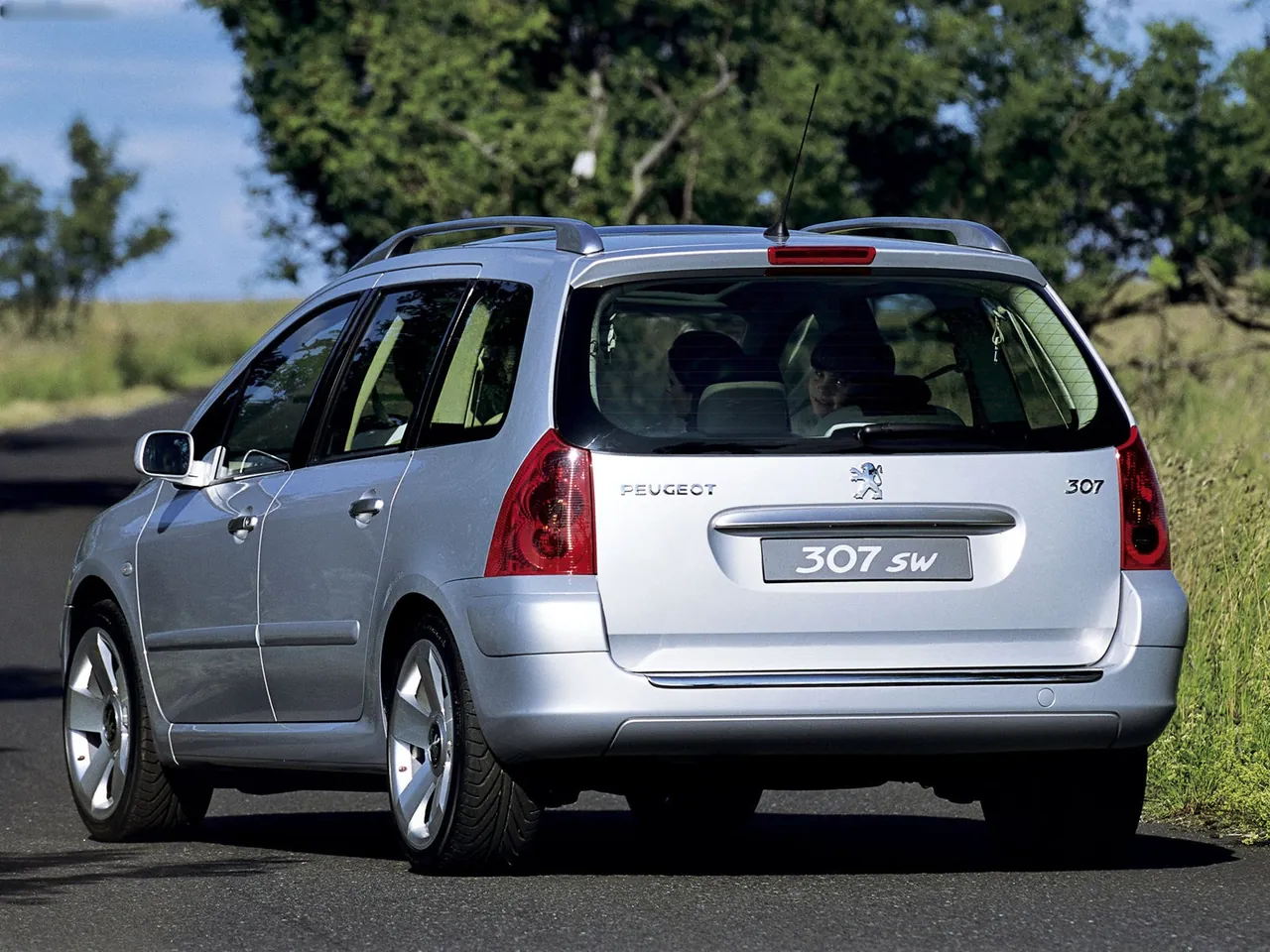 Peugeot 307 SW Concept (2001) – zadní tříčtvrteční pohled