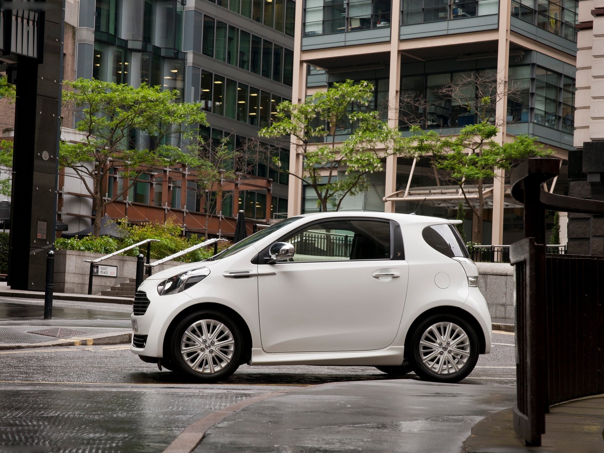 Aston Martin Cygnet (2012) – boční profil