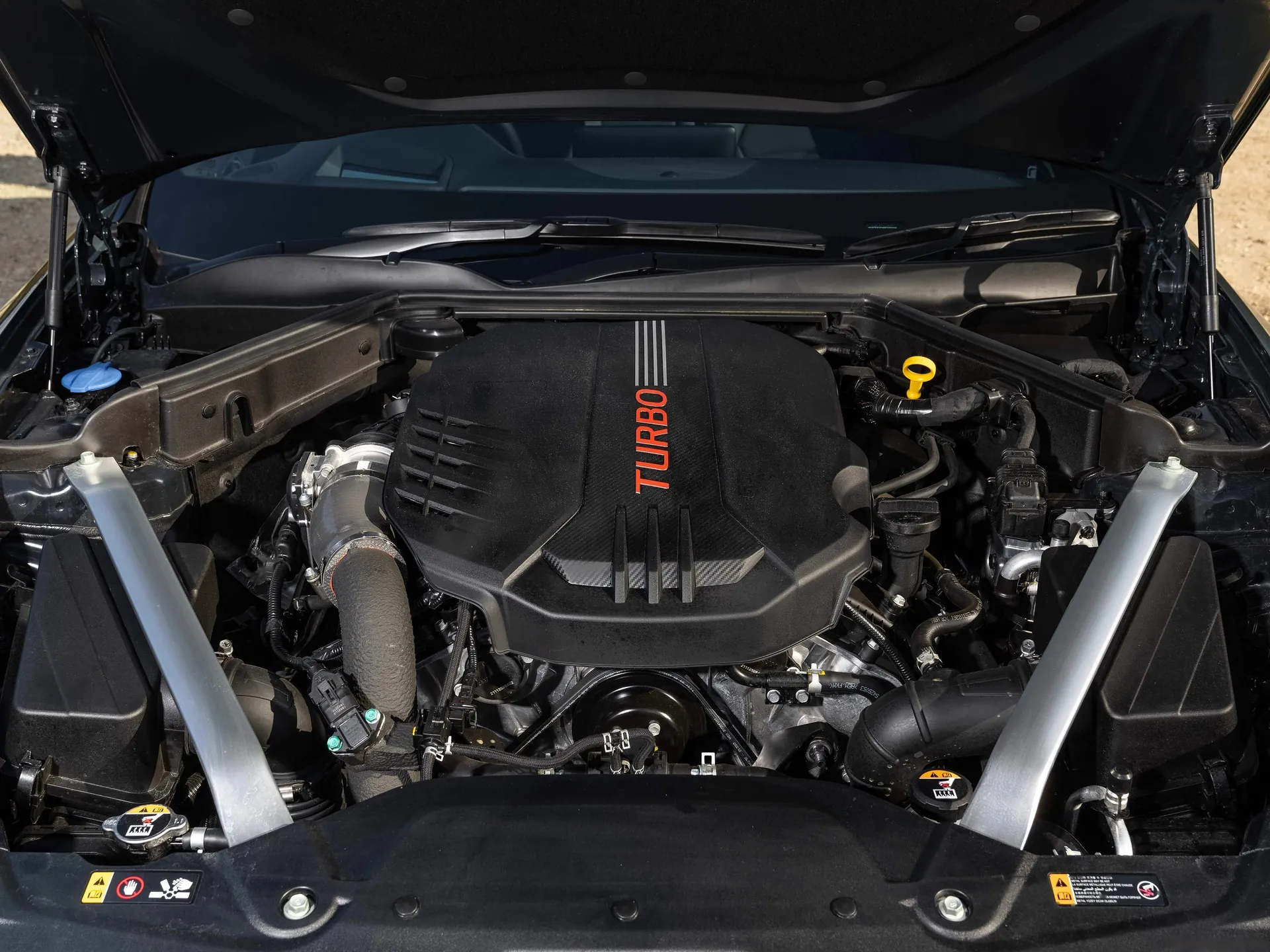 Kia Stinger [UK] (2022) – motorový prostor
